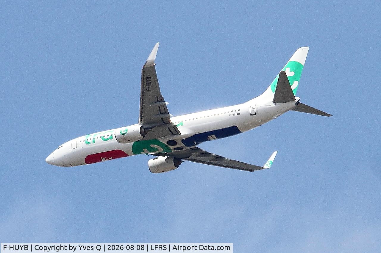 Aircraft F-HUYB, 2017 Boeing 737-8JP, c/n 42274 l/n 6247, Boeing 737-8JP, long approach rwy 21, Nantes-Atlantique airport (LFRS-NTE), at LFRS, photo by Yves-Q
