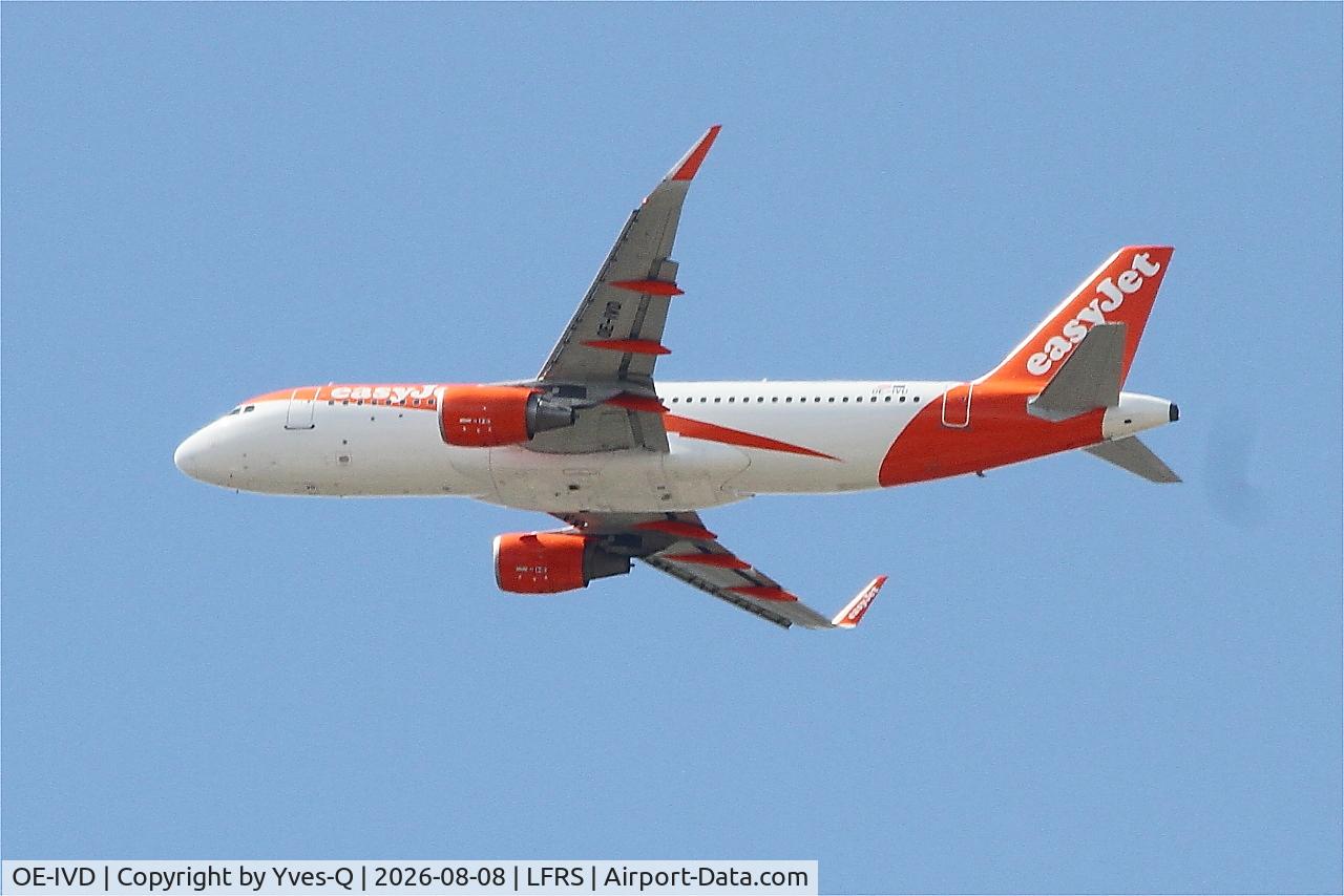 Aircraft OE-IVD, 2016 Airbus A320-214, c/n 7183, Airbus A320-214, long approach rwy 21, Nantes-Atlantique airport (LFRS-NTE), at LFRS, photo by Yves-Q