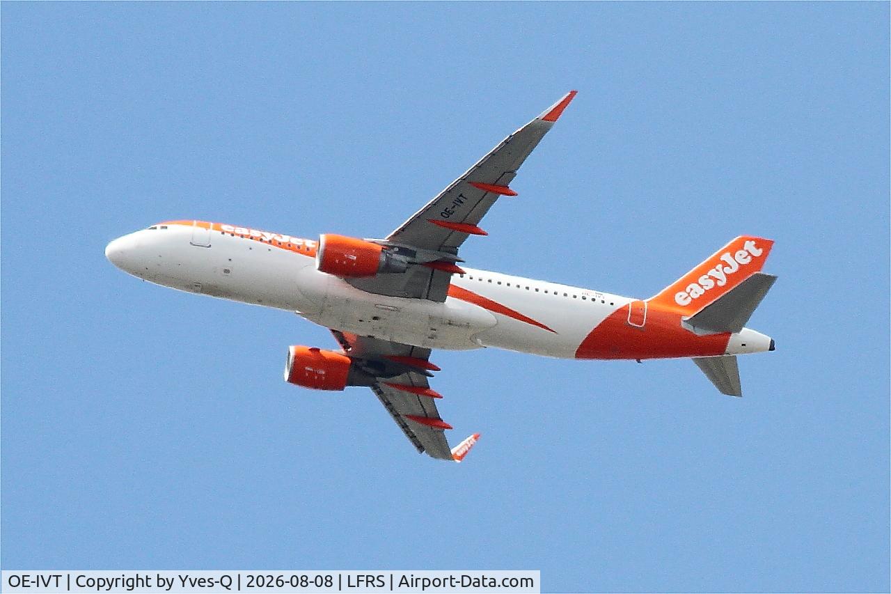 Aircraft OE-IVT, 2017 Airbus A320-214, c/n 7632, Airbus A320-214, Climbing from rwy 03, Nantes-Atlantique airport (LFRS-NTE), at LFRS, photo by Yves-Q