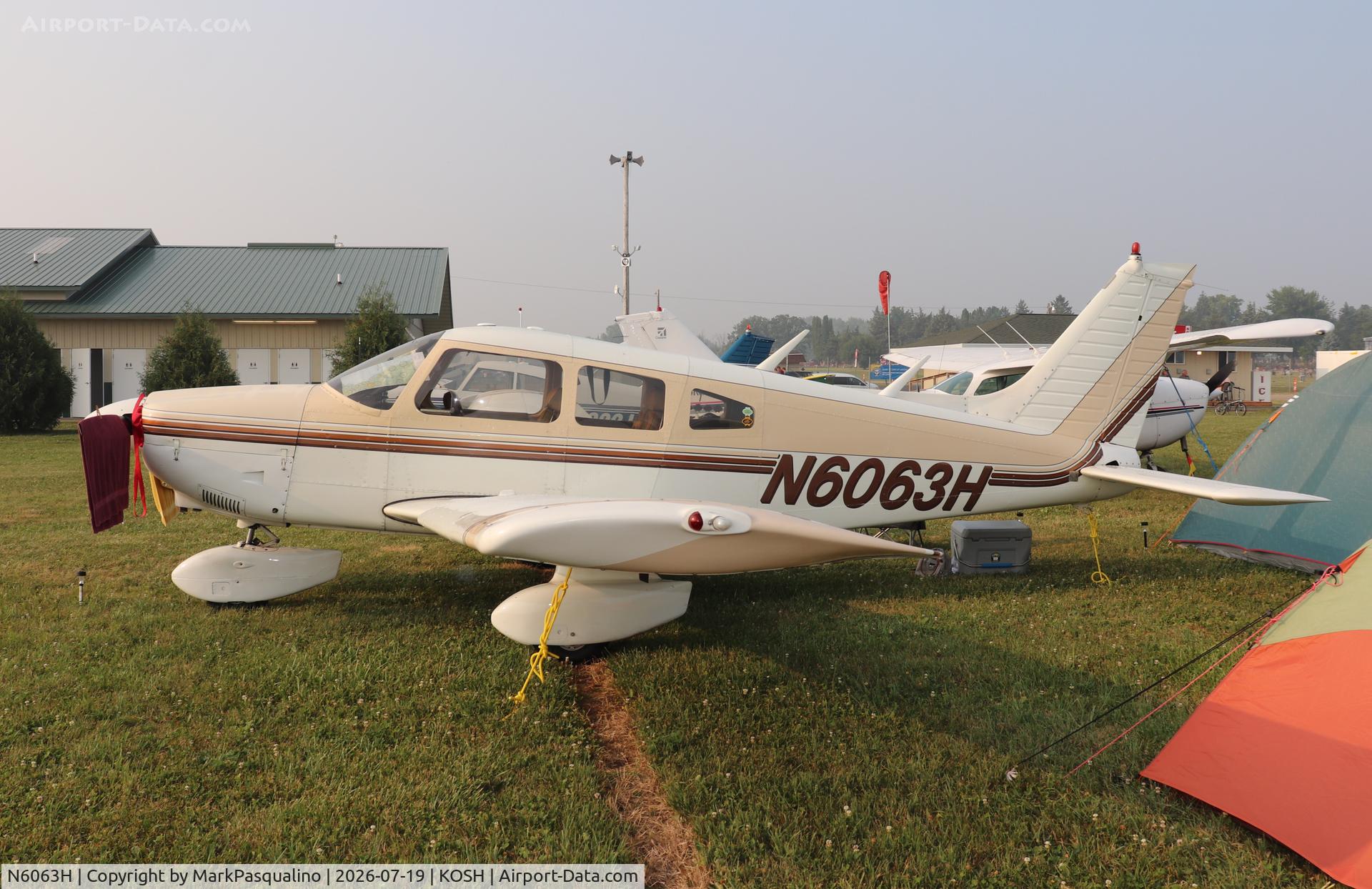 Aircraft N6063H, 1977 Piper PA-28-181 Archer, c/n 28-7890203, Piper PA-28-181, at KOSH, photo by MarkPasqualino