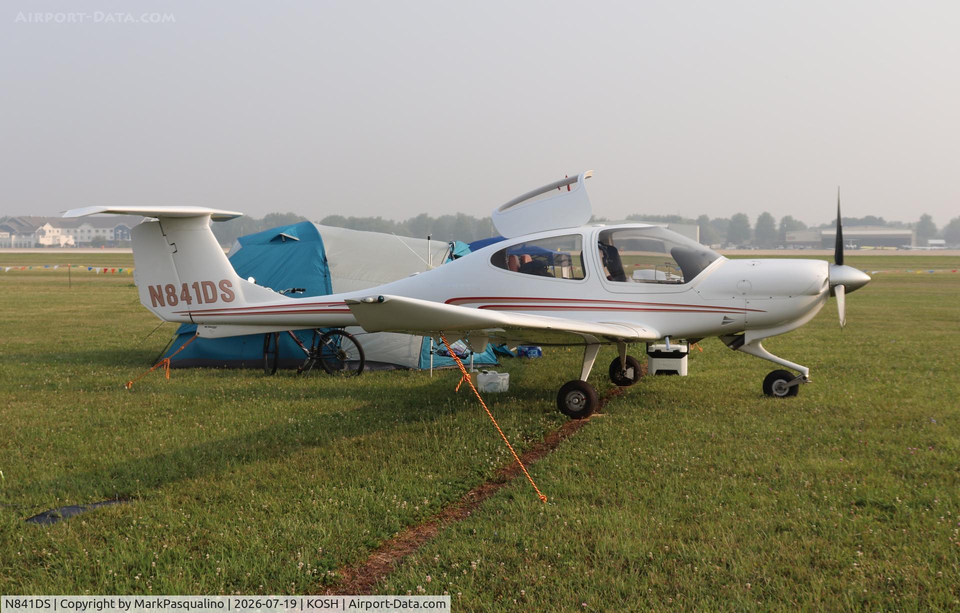Aircraft N841DS, 2007 Diamond DA-40 Diamond Star, c/n 40.881, Diamond DA 40, at KOSH, photo by MarkPasqualino