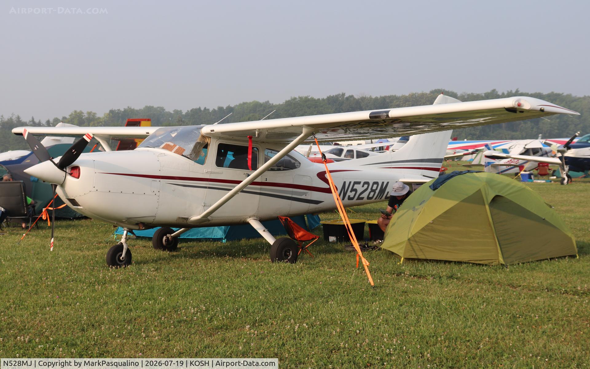 Aircraft N528MJ, 2001 Cessna 182T Skylane, c/n 18280991, Cessna 182T, at KOSH, photo by MarkPasqualino