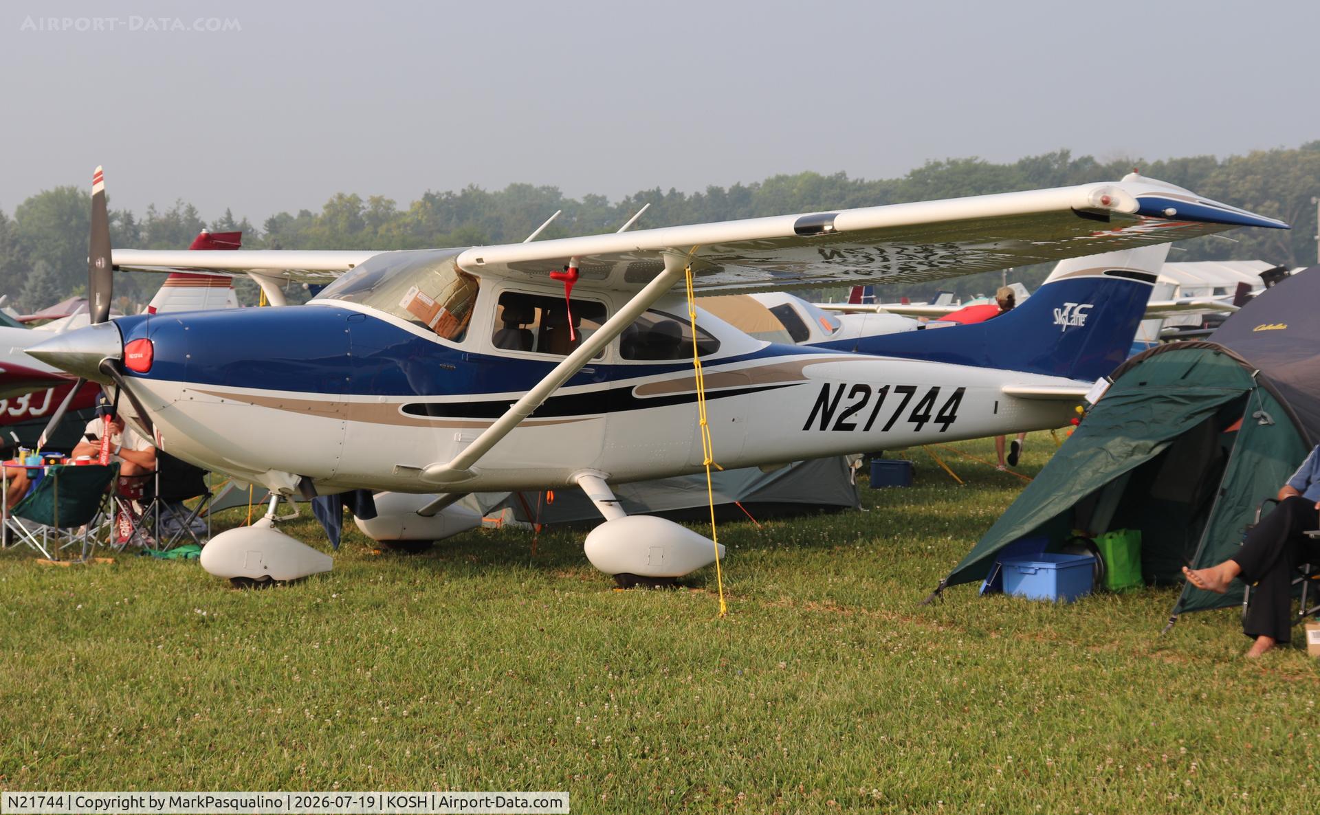 Aircraft N21744, 2004 Cessna T182T Turbo Skylane, c/n T18208255, Cessna T182T, at KOSH, photo by MarkPasqualino