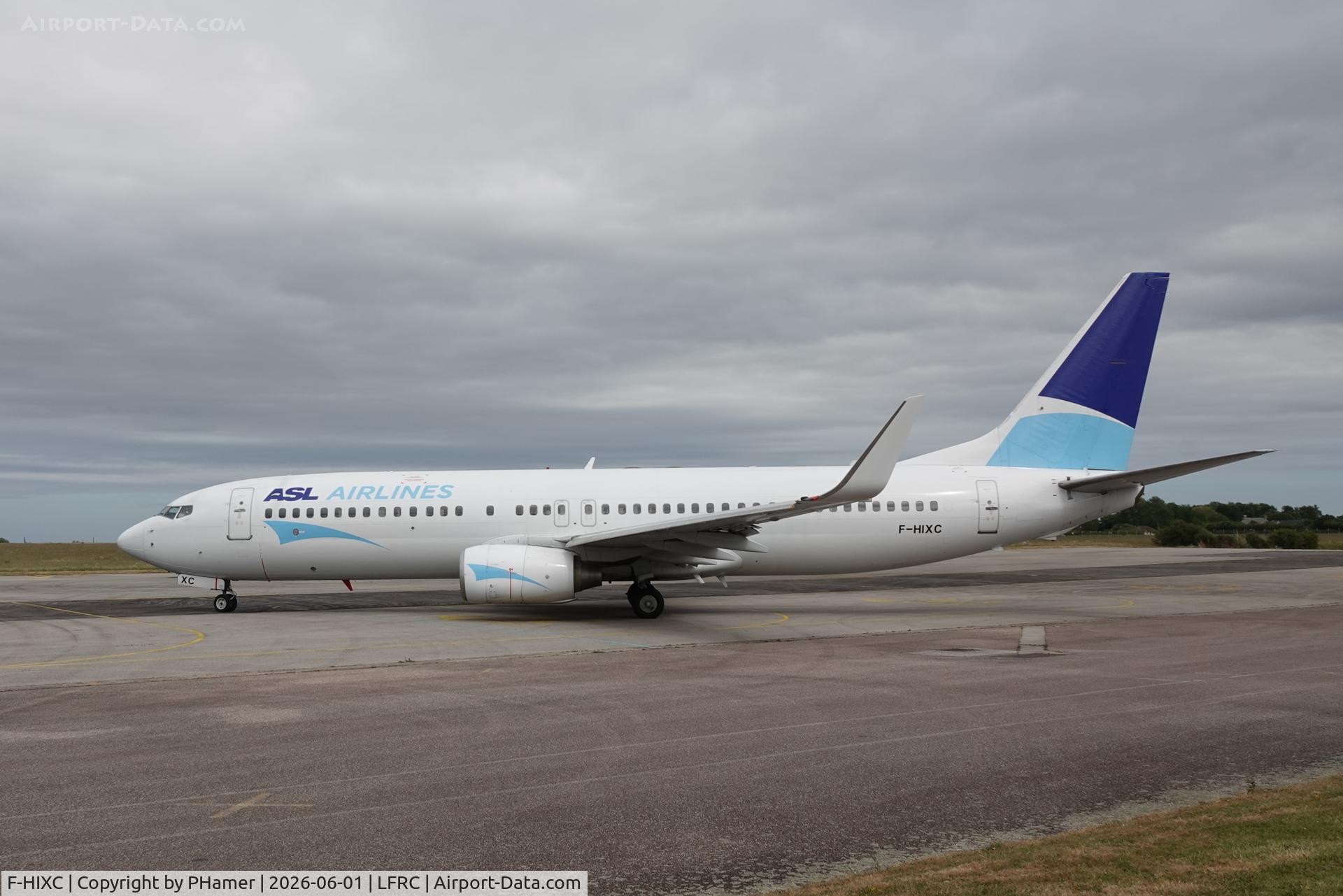 Aircraft F-HIXC, Boeing 737-8K5 (WL), c/n 027977, Cherbourg, at LFRC, photo by PHamer