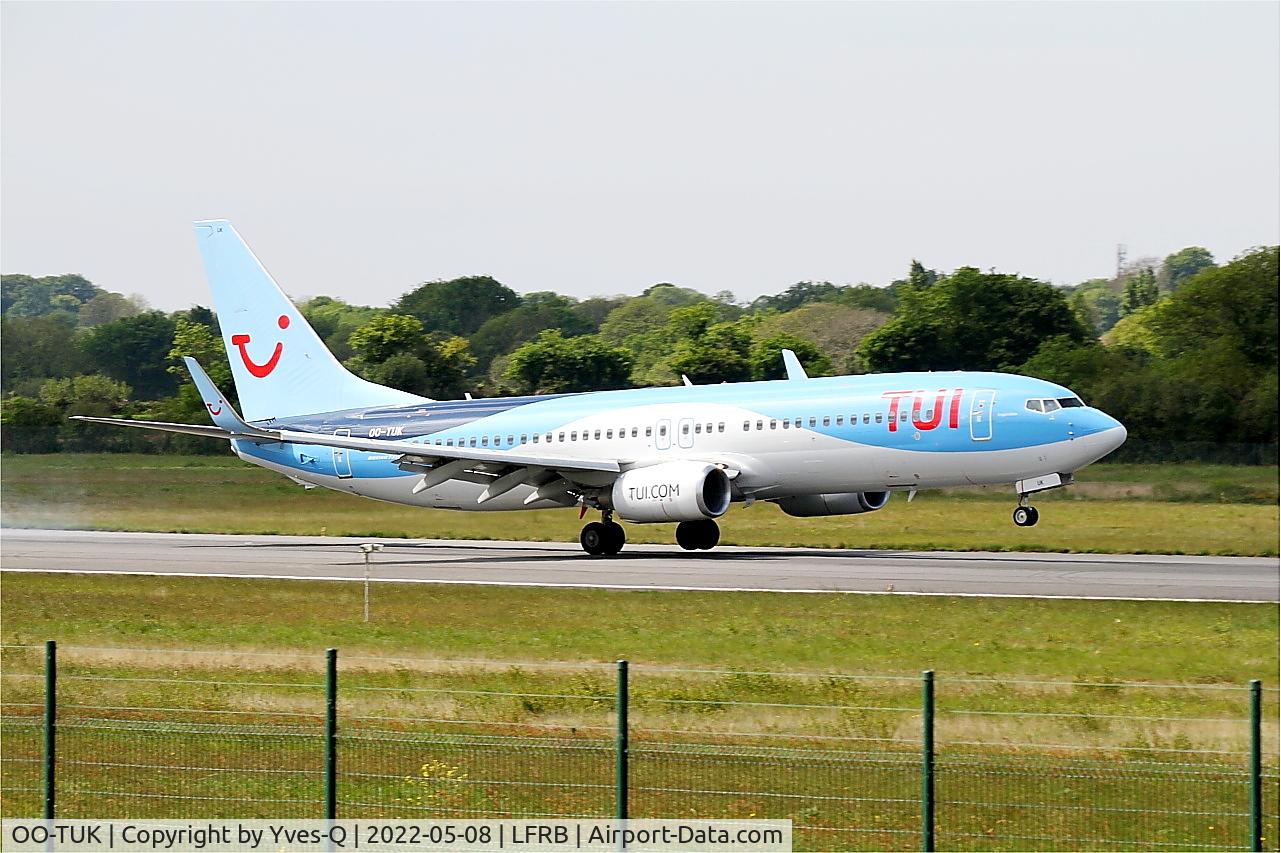 Aircraft OO-TUK, 2011 Boeing 737-86J, c/n 36119 l/n 3750, Boeing 737-86J, Landing rwy 07R, Brest-Bretagne airport (LFRB-BES), at LFRB, photo by Yves-Q