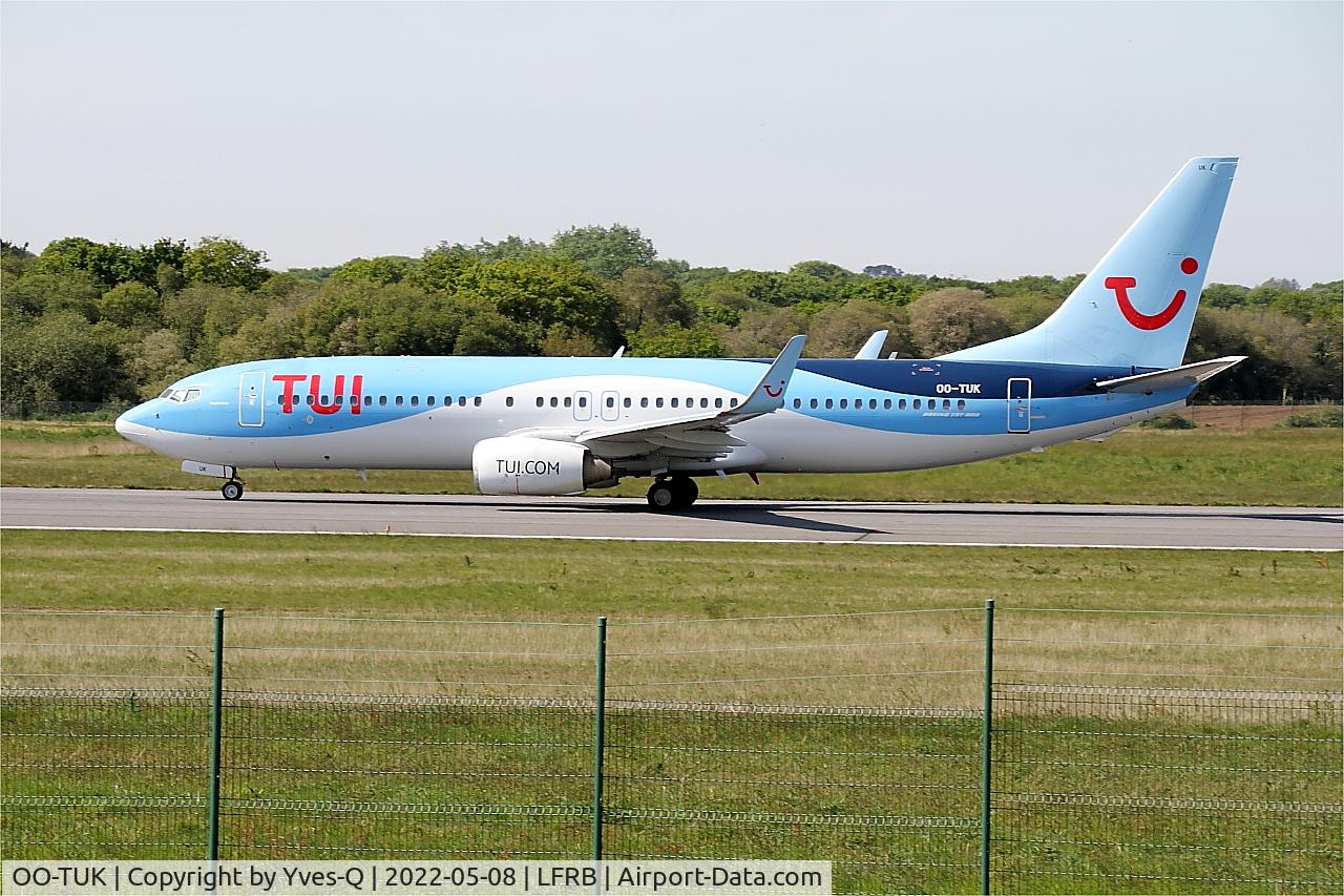 Aircraft OO-TUK, 2011 Boeing 737-86J, c/n 36119 l/n 3750, Boeing 737-86J, Taxiing rwy 07R, Brest-Bretagne airport (LFRB-BES), at LFRB, photo by Yves-Q