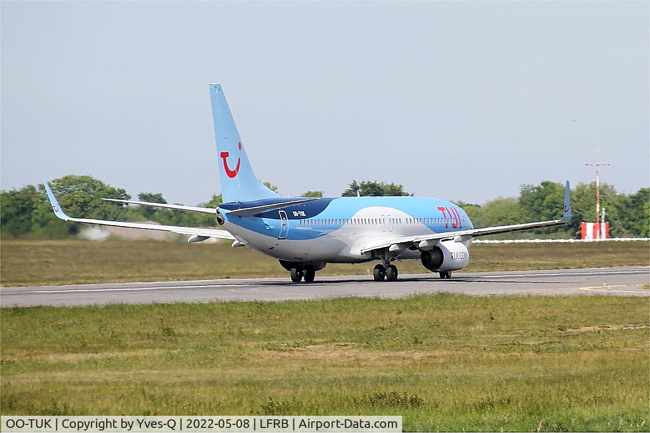 Aircraft OO-TUK, 2011 Boeing 737-86J, c/n 36119 l/n 3750, Boeing 737-86J, Take off run rwy 07R, Brest-Bretagne airport (LFRB-BES), at LFRB, photo by Yves-Q