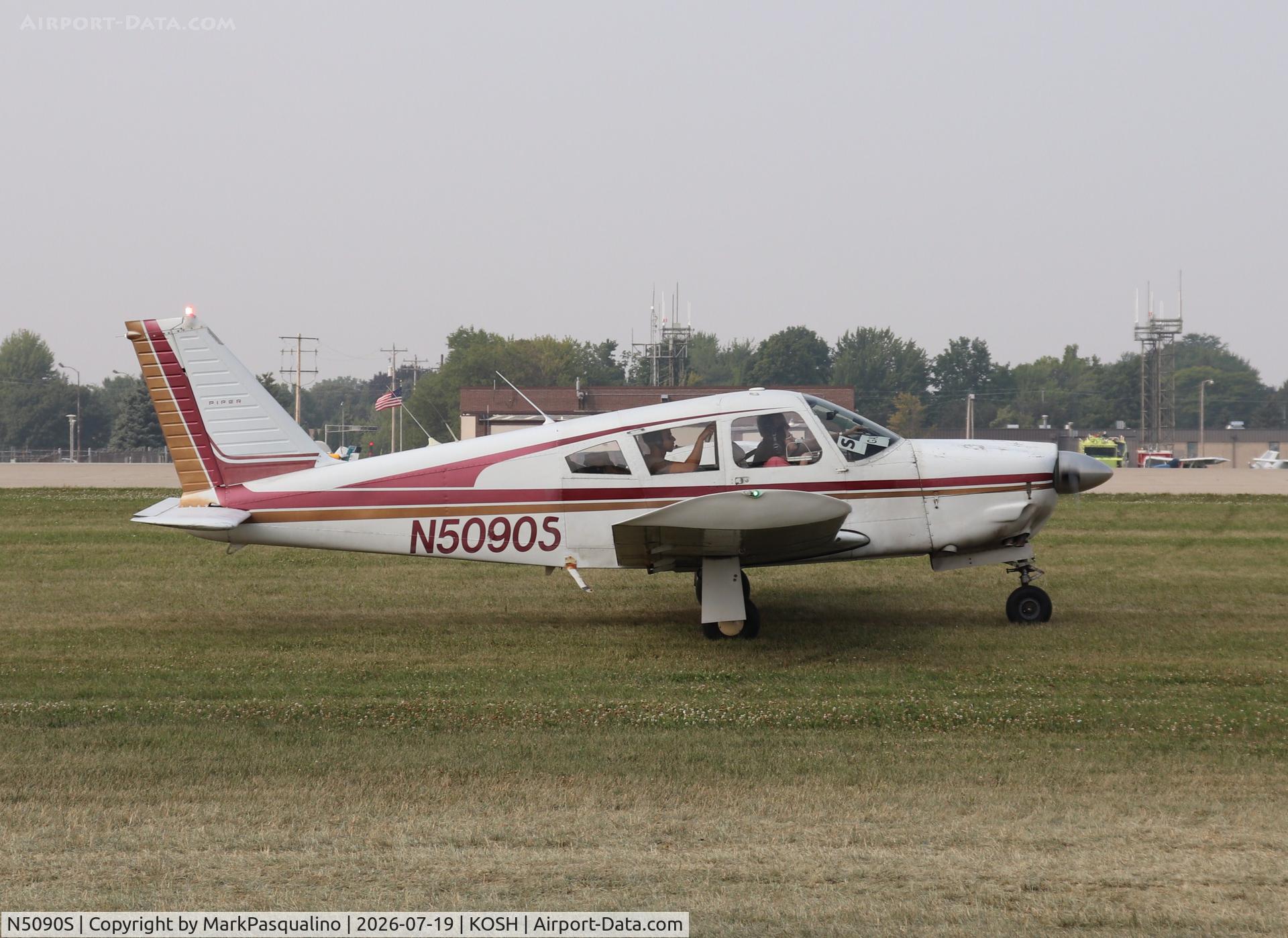 Aircraft N5090S, 1971 Piper PA-28R-200, c/n 28R-7135091, Piper PA-28R-200, at KOSH, photo by MarkPasqualino
