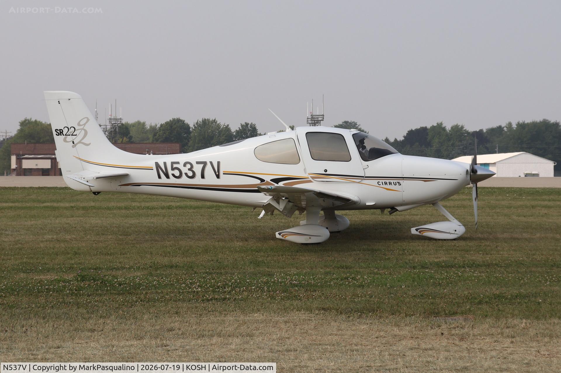 Aircraft N537V, 2004 Cirrus SR22, c/n 1009, Cirrus SR22, at KOSH, photo by MarkPasqualino