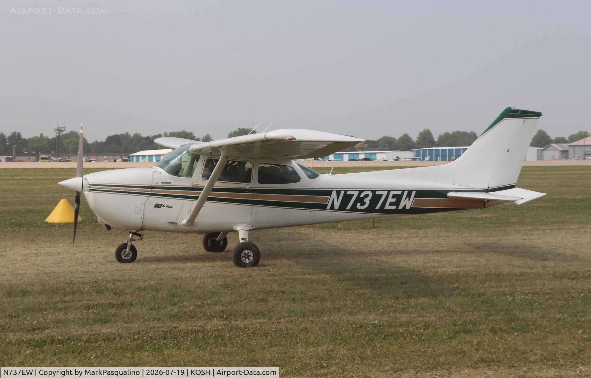 Aircraft N737EW, 1977 Cessna 172N, c/n 17269370, Cessna 172N, at KOSH, photo by MarkPasqualino