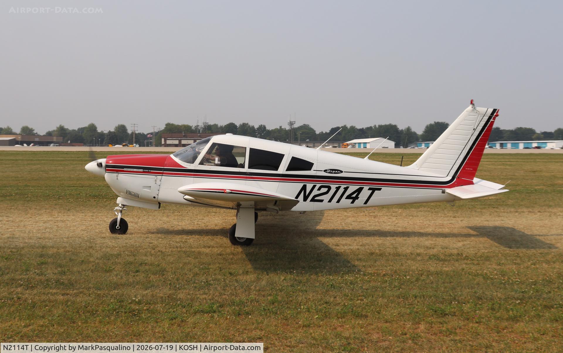 Aircraft N2114T, 1971 Piper PA-28R-200, c/n 28R-7135060, Piper PA-28R-200, at KOSH, photo by MarkPasqualino