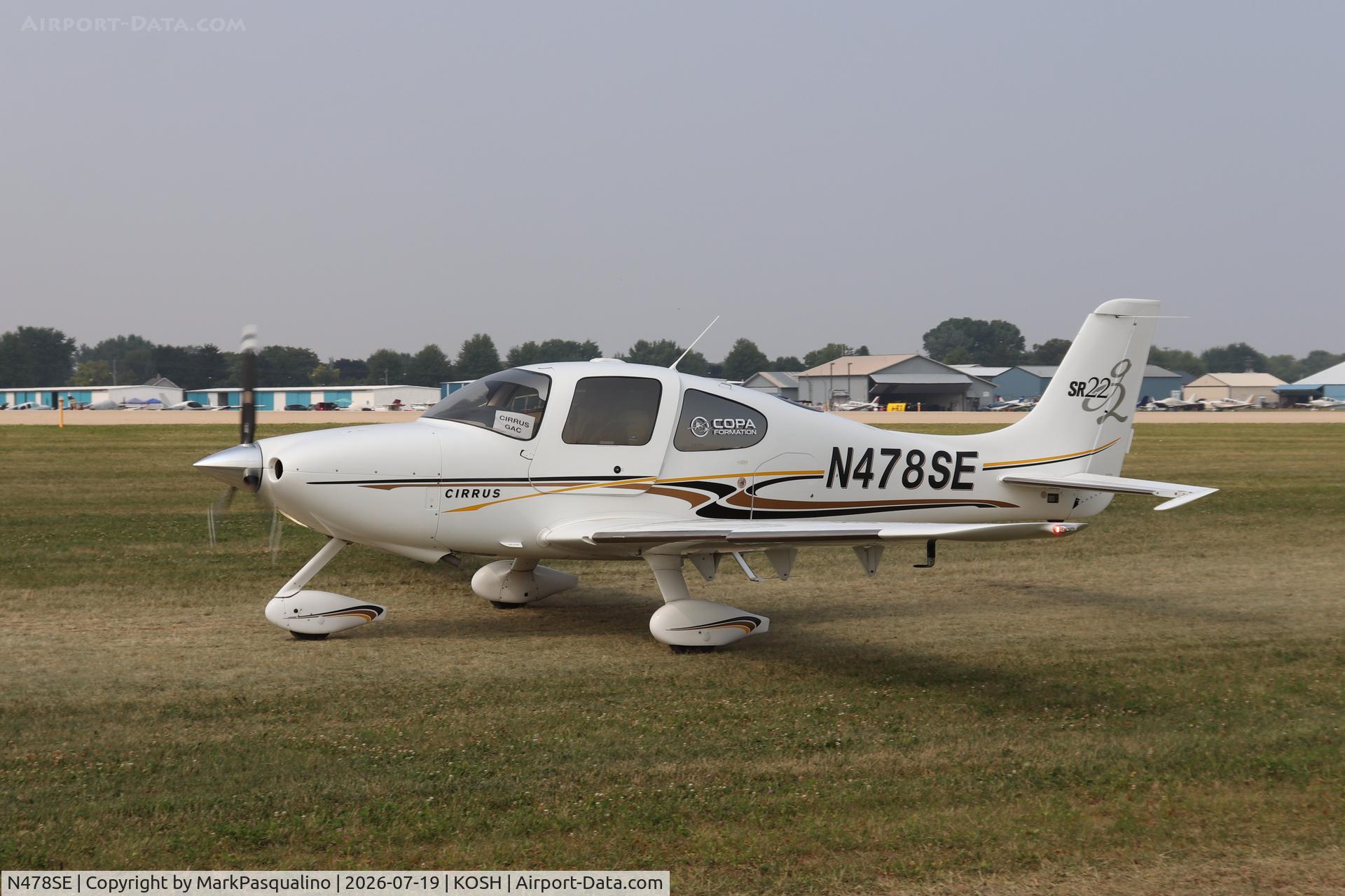 Aircraft N478SE, 2004 Cirrus SR22, c/n 1158, Cirrus SR22, at KOSH, photo by MarkPasqualino