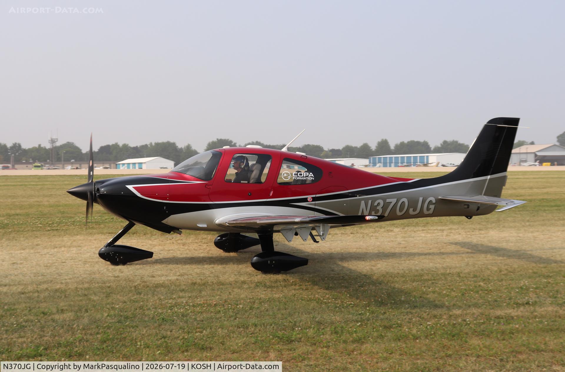 Aircraft N370JG, 2004 Cirrus SR22, c/n 1123, Cirrus SR22, at KOSH, photo by MarkPasqualino
