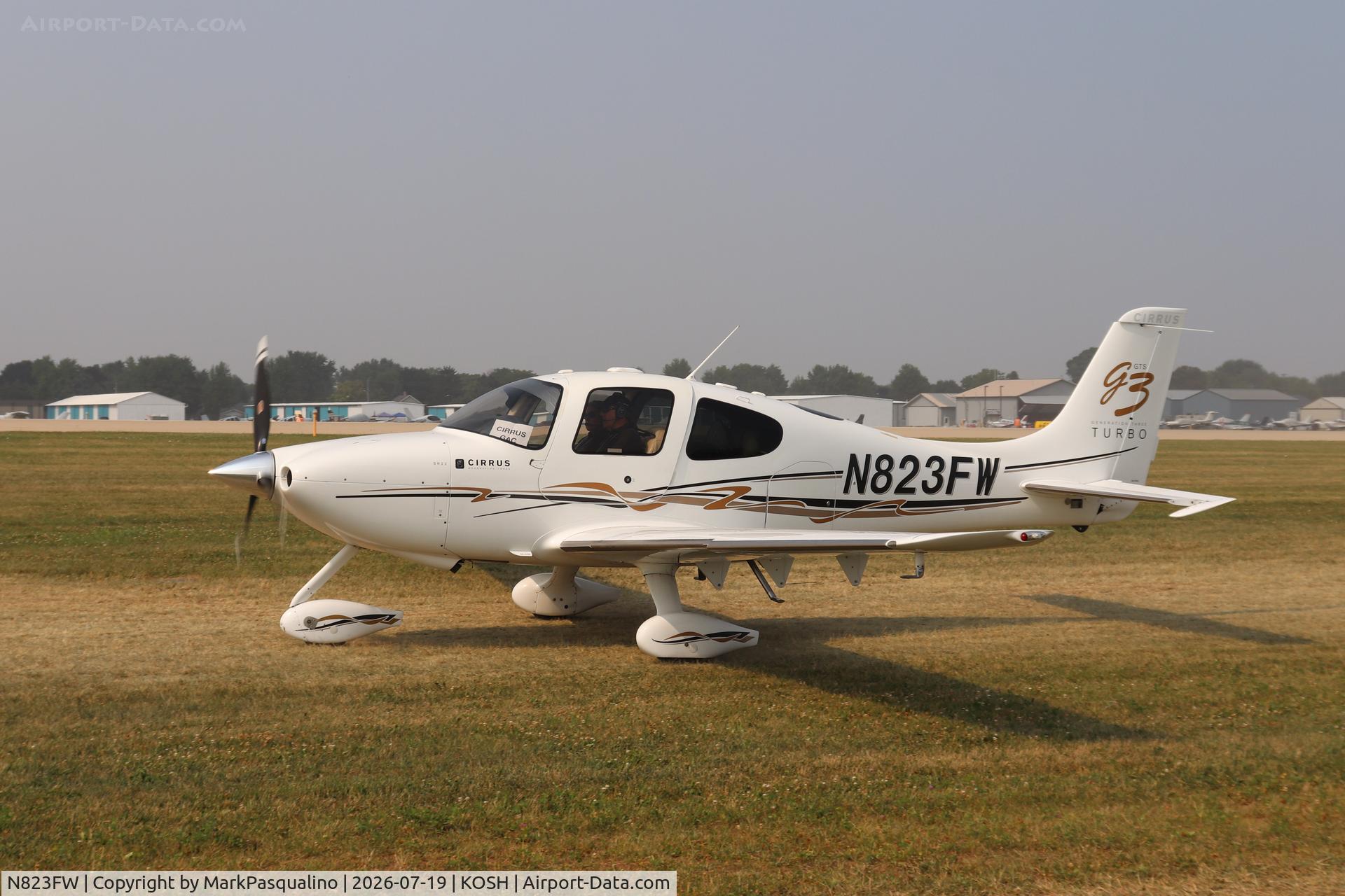 Aircraft N823FW, 2007 Cirrus SR22, c/n 2455, Cirrus sr22, at KOSH, photo by MarkPasqualino