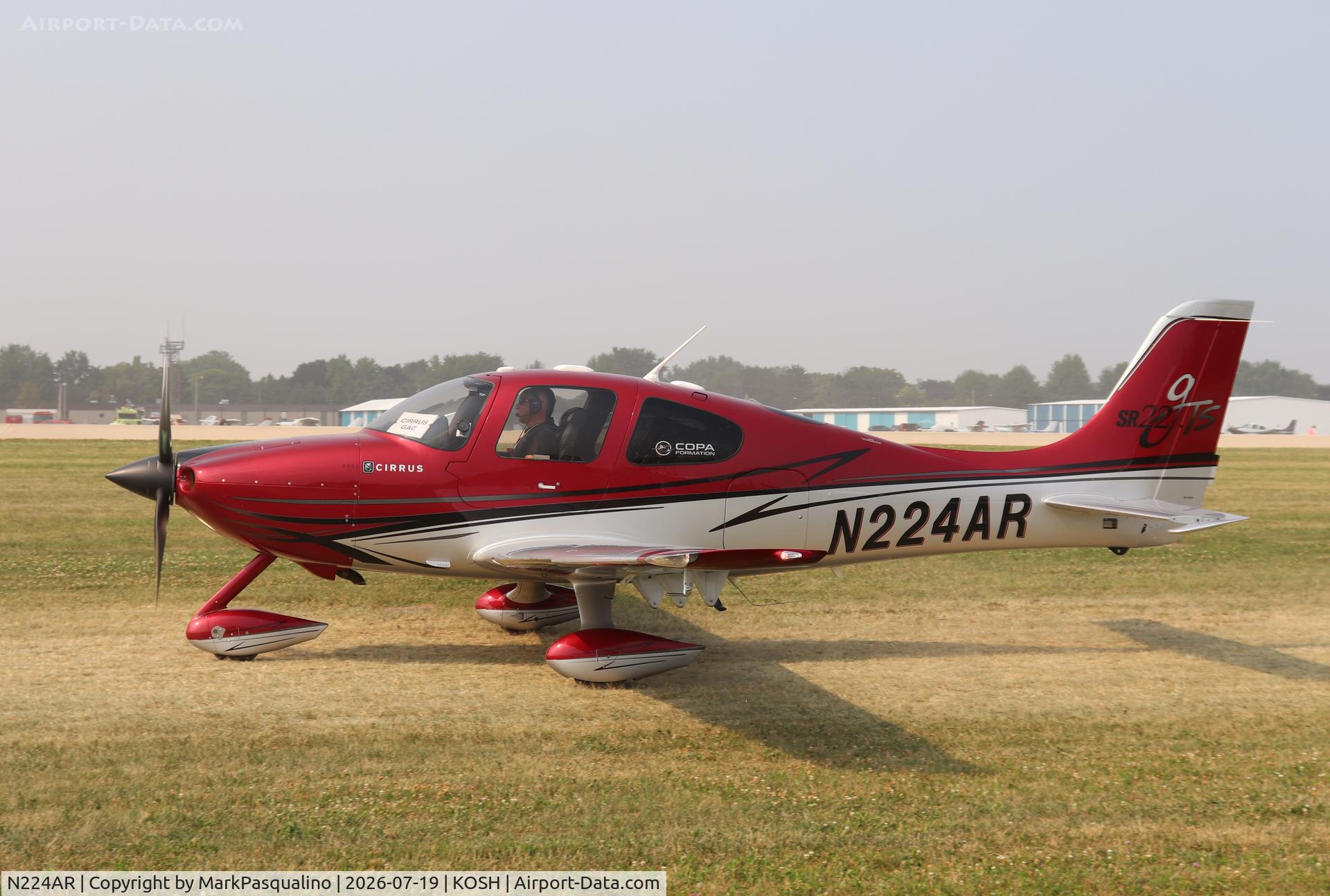 Aircraft N224AR, 2001 Cirrus SR22 GTS, c/n 0137, Cirrus SR22, at KOSH, photo by MarkPasqualino