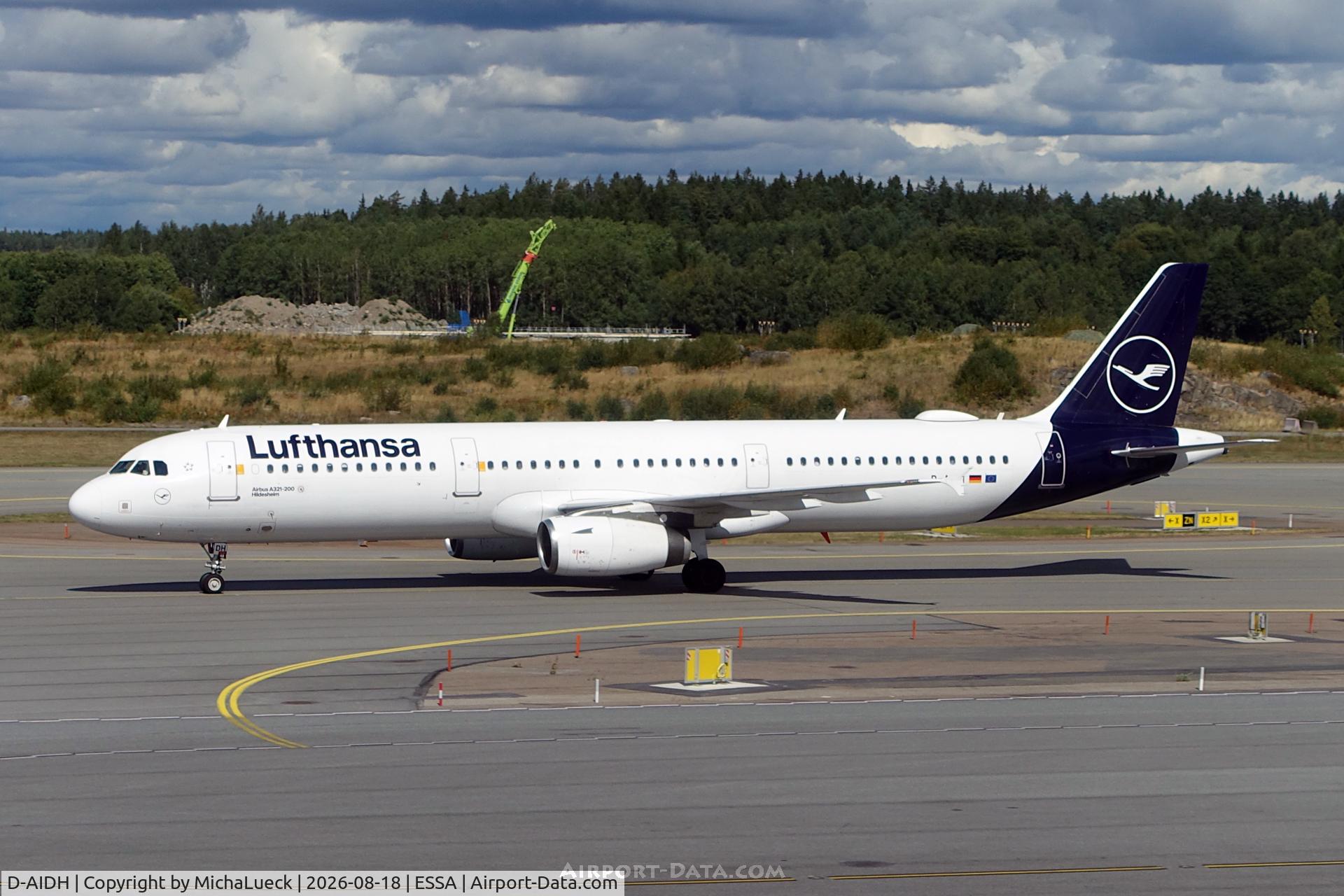 Aircraft D-AIDH, 2011 Airbus A321-231, c/n 4710, At Arlanda, at ESSA, photo by MichaLueck