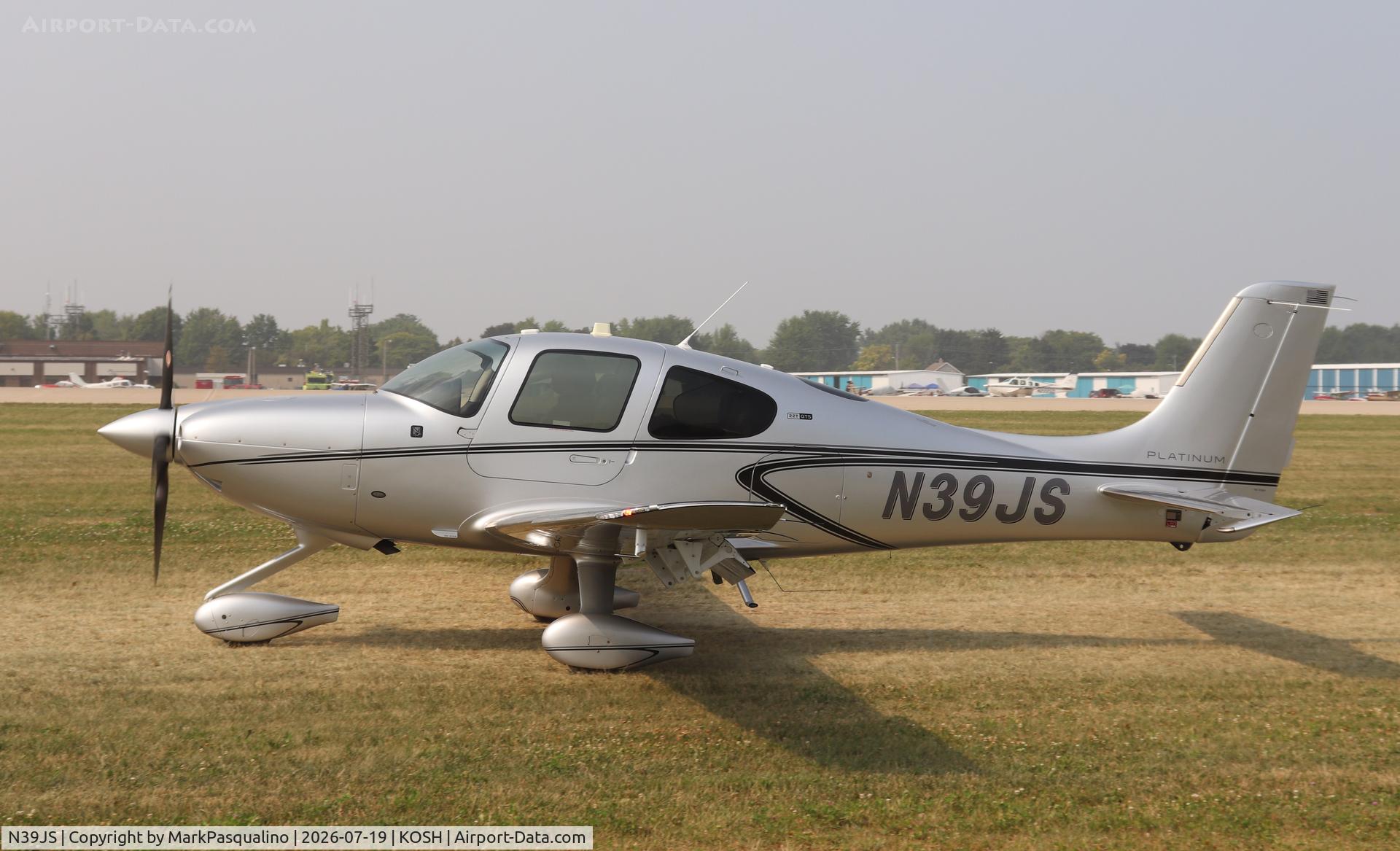 Aircraft N39JS, 2023 Cirrus SR22T, c/n 9183, Cirrus SR22T, at KOSH, photo by MarkPasqualino