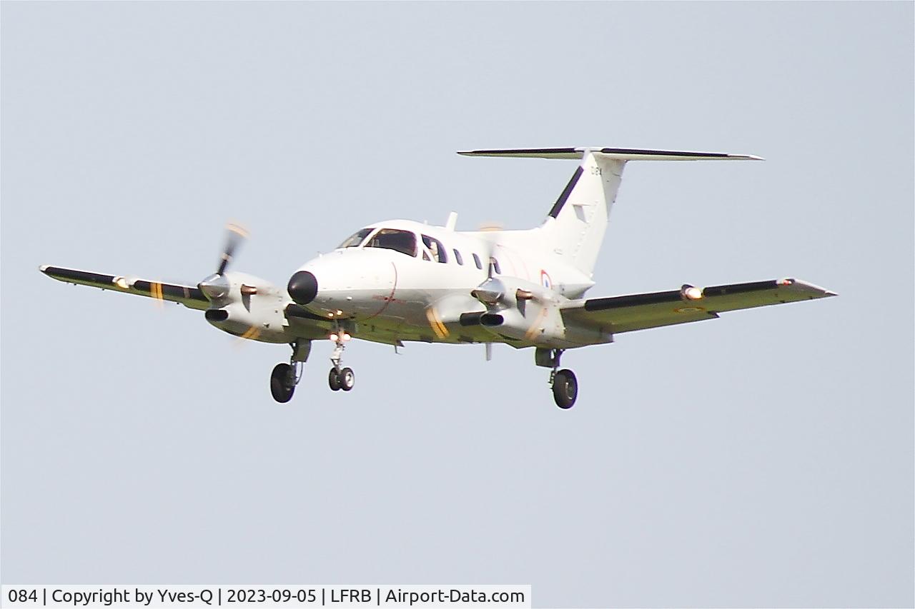 Aircraft 084, 1983 Embraer EMB-121AA Xingu, c/n 121-084, Embraer EMB-121AA Xingu, On final rwy 25L, Brest-Bretagne Airport (LFRB-BES), at LFRB, photo by Yves-Q