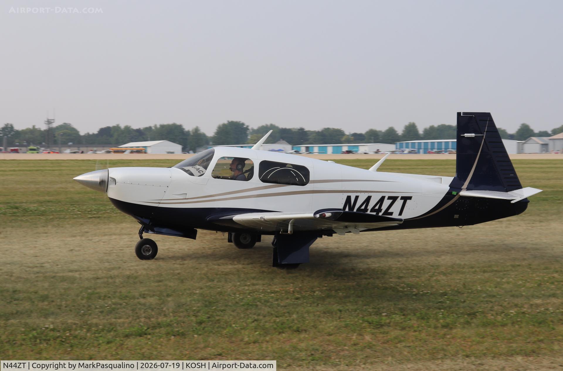 Aircraft N44ZT, 1992 Mooney M20J 201, c/n 24-3247, Mooney M20J, at KOSH, photo by MarkPasqualino