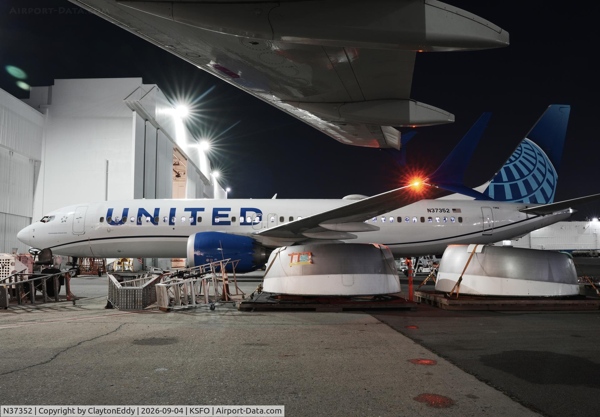 Aircraft N37352, 2024 Boeing 737 MAX 8, c/n 67558 l/n 8946, SFO 2026, at KSFO, photo by ClaytonEddy