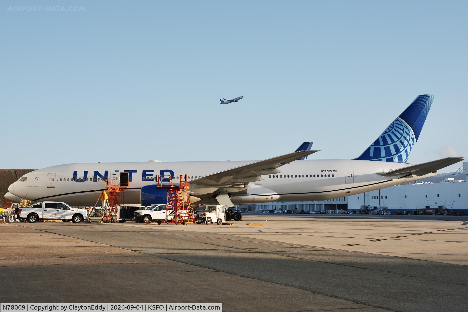 Aircraft N78009, 1999 Boeing 777-224, c/n 29479, SFO 2026, at KSFO, photo by ClaytonEddy