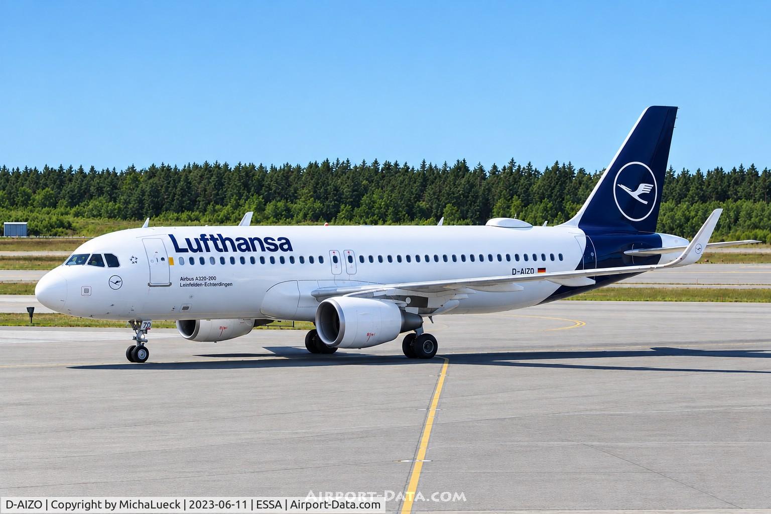 Aircraft D-AIZO, 2012 Airbus A320-214, c/n 5441, At Arlanda, at ESSA, photo by MichaLueck