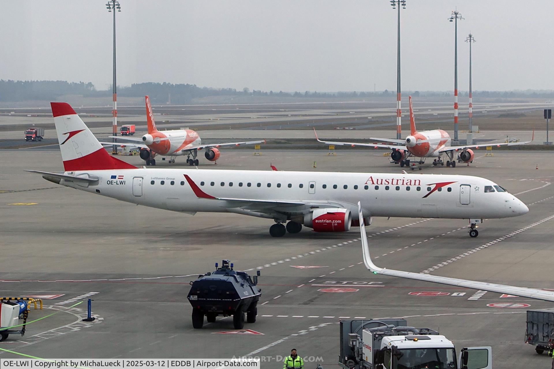 Aircraft OE-LWI, 2011 Embraer 195LR (ERJ-190-200LR), c/n 19000500, At Berlin-Brandenburg, at EDDB, photo by MichaLueck