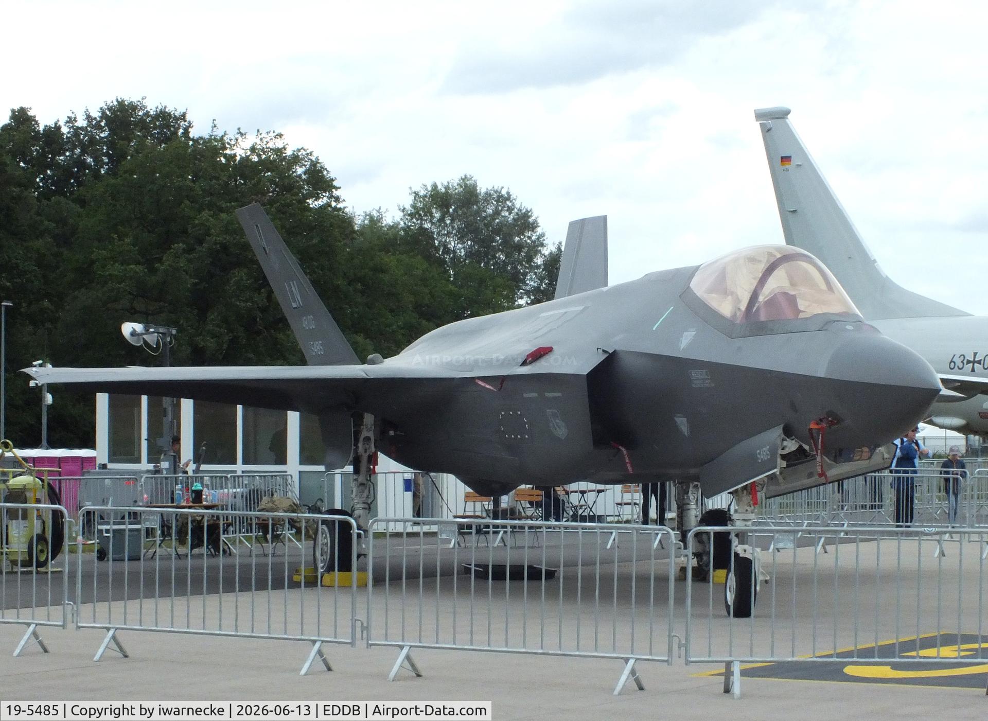 Aircraft 19-5485, Lockheed Martin F-35A Lightning II, c/n AF-313, Lockheed Martin F-35A Lightning II of the USAF at ILA 2026, Berlin, at EDDB, photo by iwarnecke