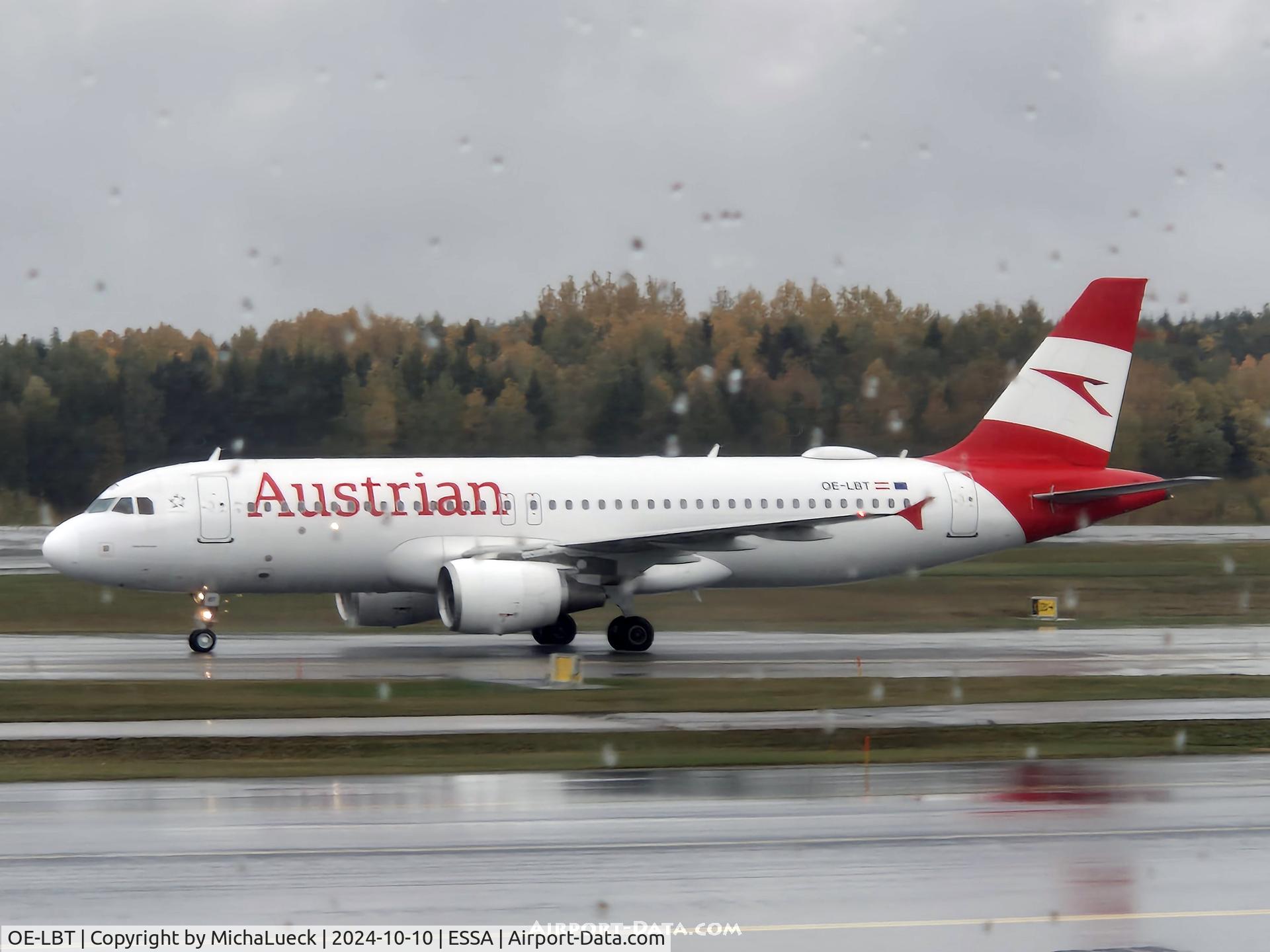 Aircraft OE-LBT, 2000 Airbus A320-214, c/n 1387, A rainy day at Arlanda, at ESSA, photo by MichaLueck