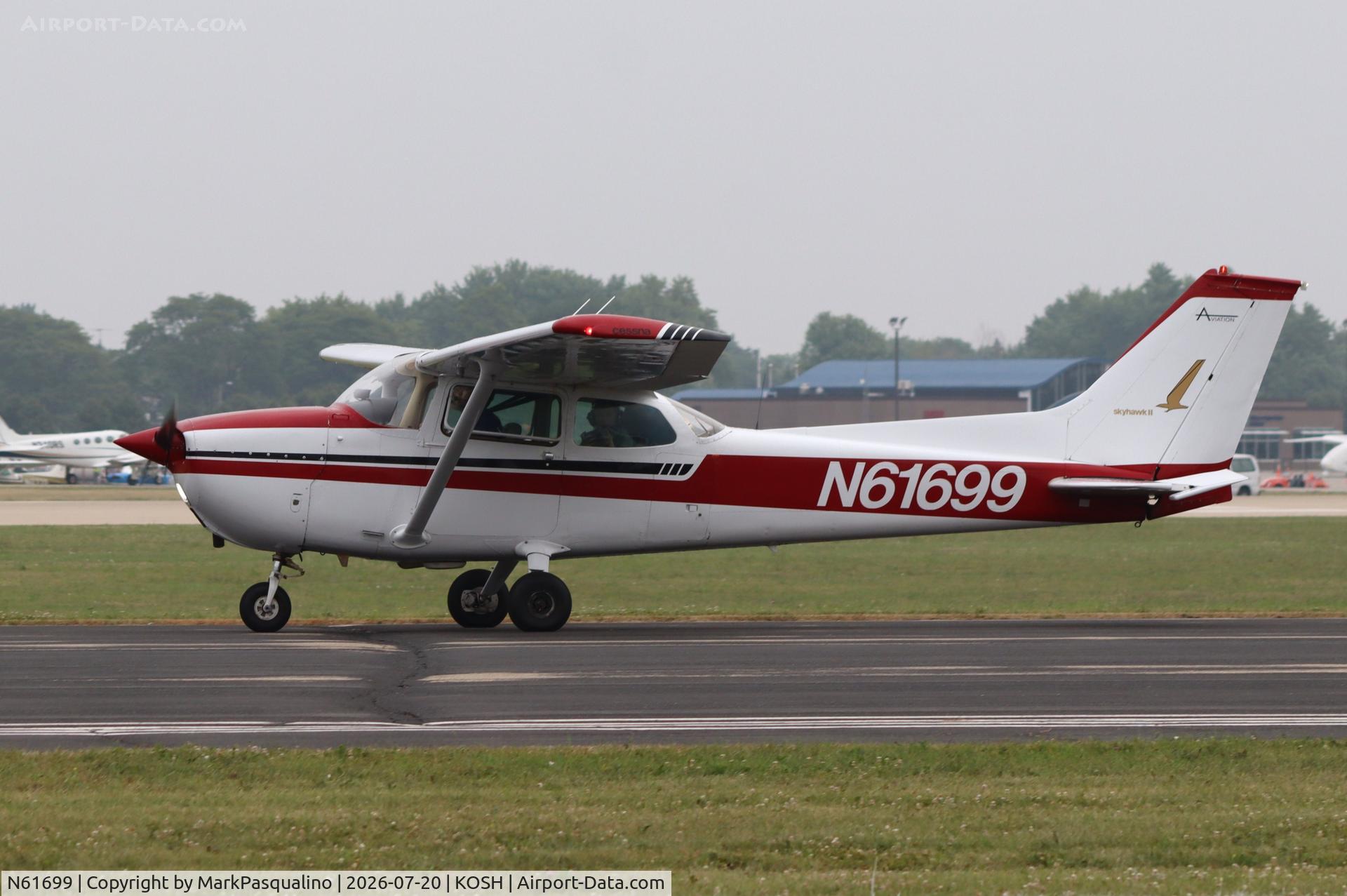 Aircraft N61699, 1975 Cessna 172M, c/n 17264740, Cessna 172M, at KOSH, photo by MarkPasqualino