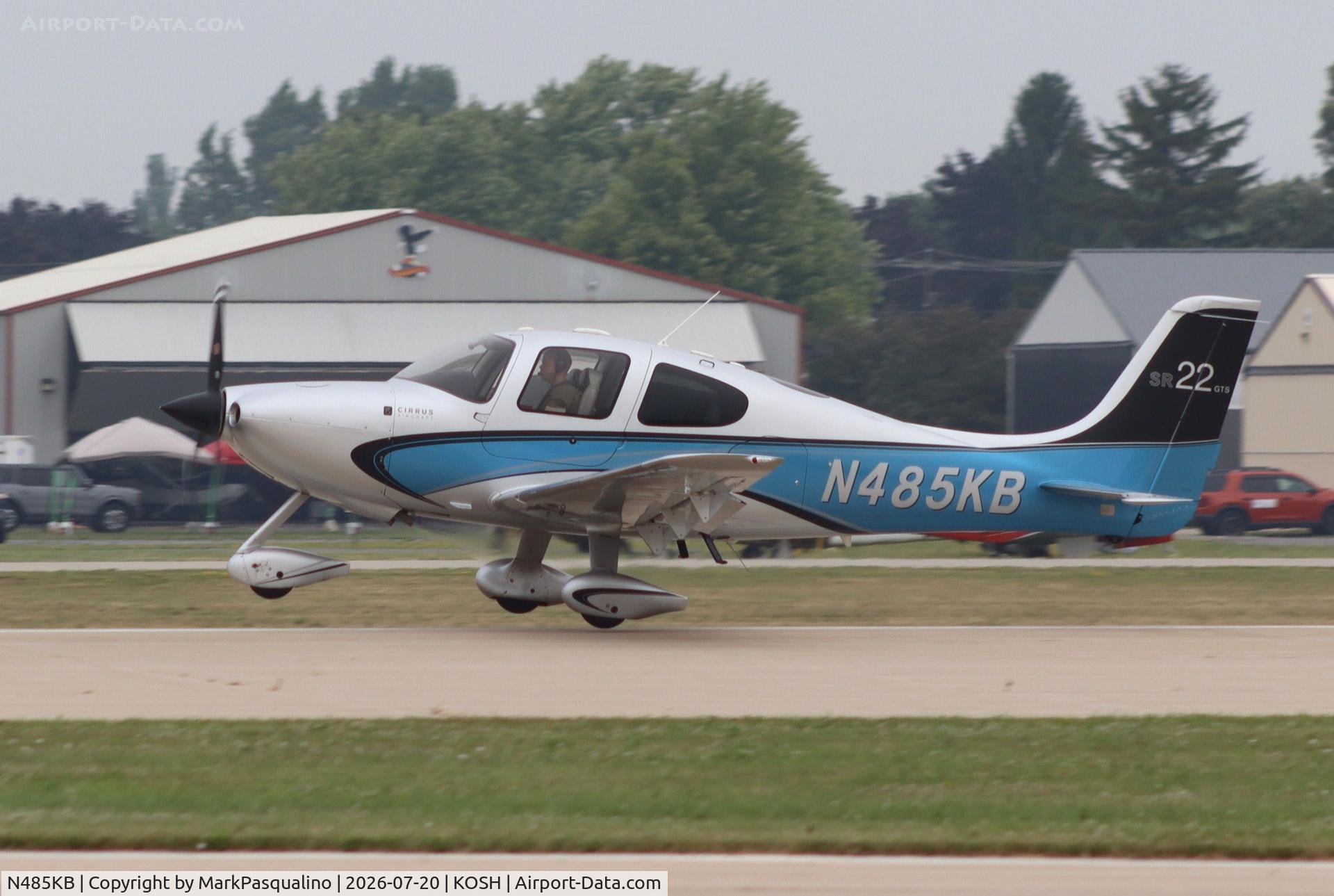 Aircraft N485KB, 2006 Cirrus SR22, c/n 2123, Cirrus SR22, at KOSH, photo by MarkPasqualino