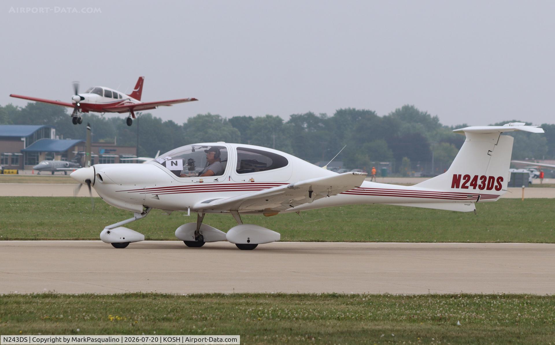 Aircraft N243DS, Diamond DA-40 Diamond Star, c/n 40.325, Diamond DA 40, at KOSH, photo by MarkPasqualino