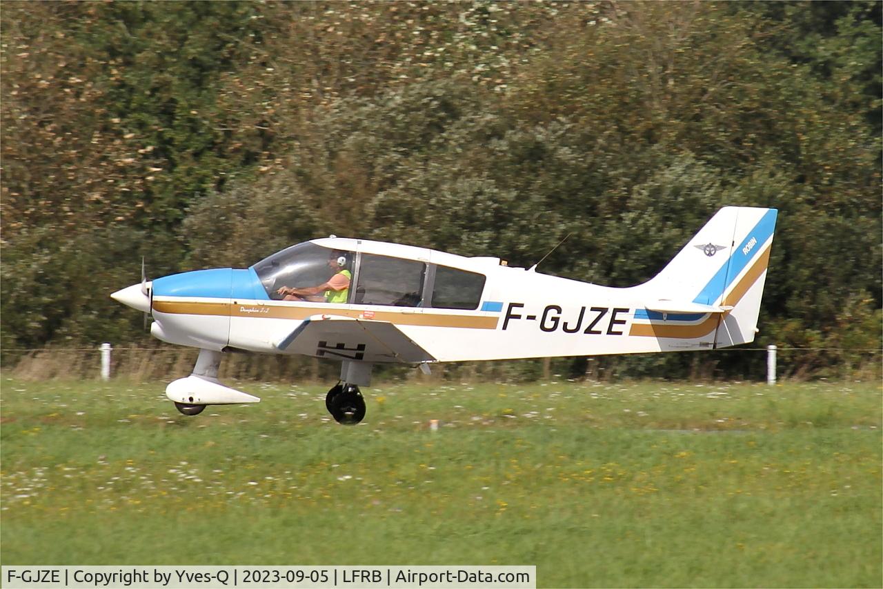 Aircraft F-GJZE, Robin DR-400-120 Petit Prince, c/n 2005, Robin DR-400-120, Landing rwy 25L, Brest-Bretagne airport (LFRB-BES), at LFRB, photo by Yves-Q