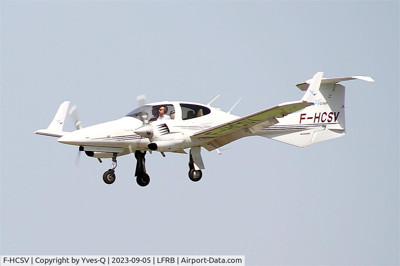 Aircraft F-HCSV, 2008 Diamond DA-42 Twin Star, c/n 42.371, Diamond DA-42 Twin Star, On final rwy 25L, Brest-Bretagne airport (LFRB-BES), at LFRB, photo by Yves-Q