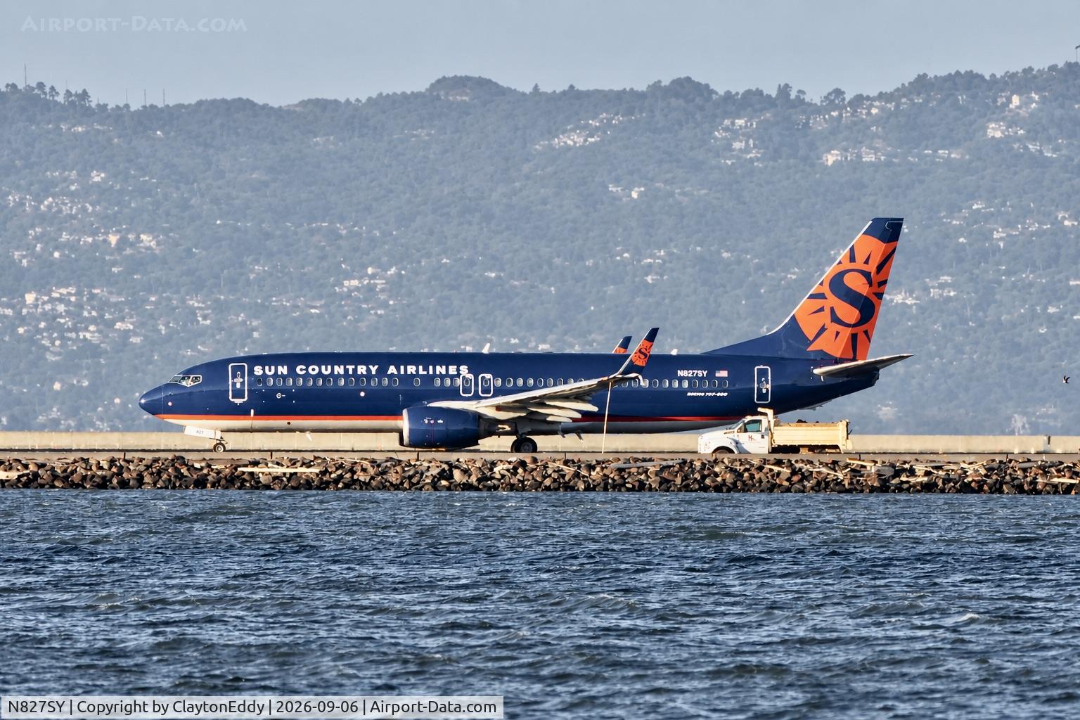 Aircraft N827SY, 2006 Boeing 737-8F2, c/n 34412 l/n 1949, SFO 2026, photo by ClaytonEddy