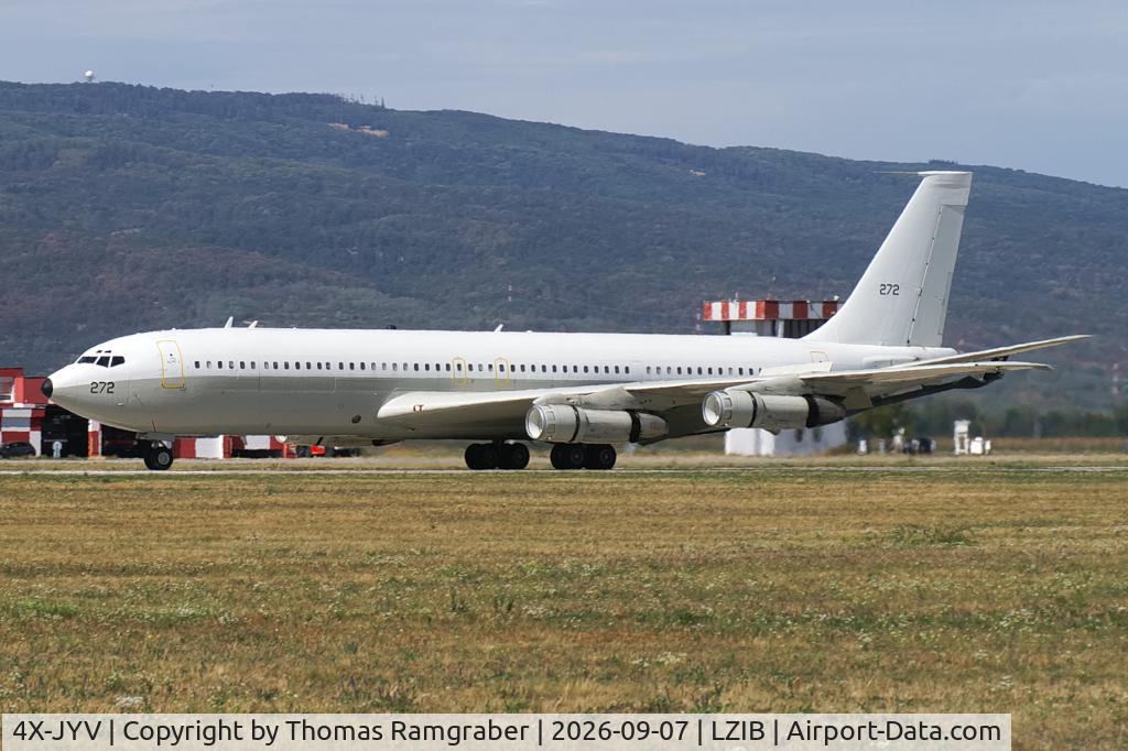 Aircraft 4X-JYV, 1975 Boeing 707-3L6C, c/n 21096 l/n 900, Israeli - Air Force Boeing 707-300, at LZIB, photo by Thomas Ramgraber