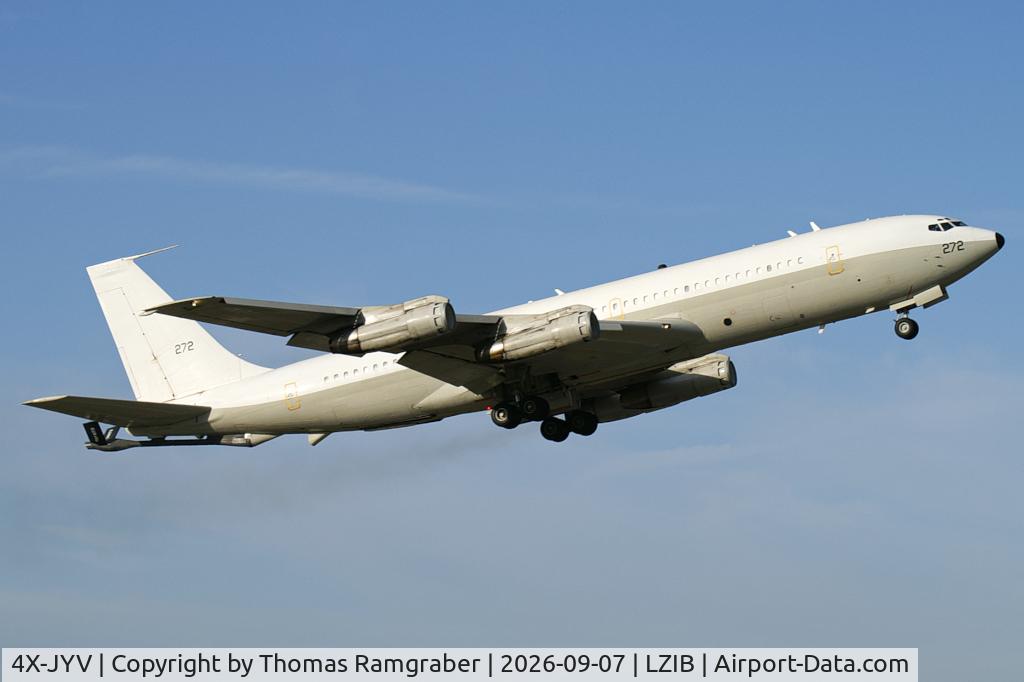 Aircraft 4X-JYV, 1975 Boeing 707-3L6C, c/n 21096 l/n 900, Israeli - Air Force Boeing 707-300, at LZIB, photo by Thomas Ramgraber