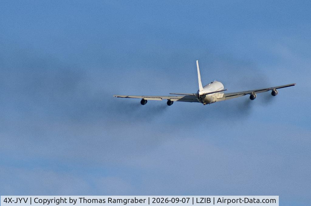 Aircraft 4X-JYV, 1975 Boeing 707-3L6C, c/n 21096 l/n 900, Israeli - Air Force Boeing 707-300, at LZIB, photo by Thomas Ramgraber