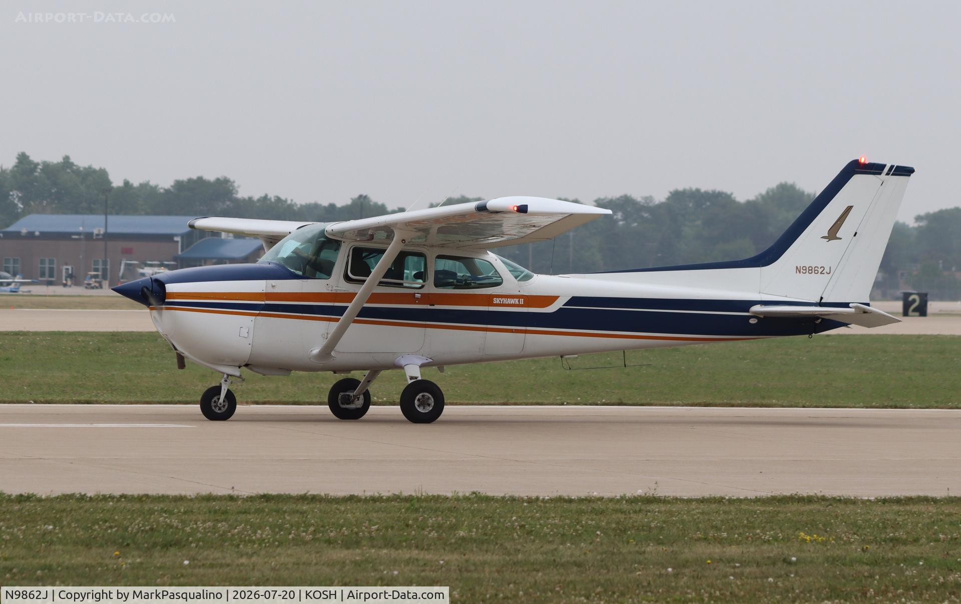 Aircraft N9862J, 1980 Cessna 172N, c/n 17273939, Cessna 172N, at KOSH, photo by MarkPasqualino