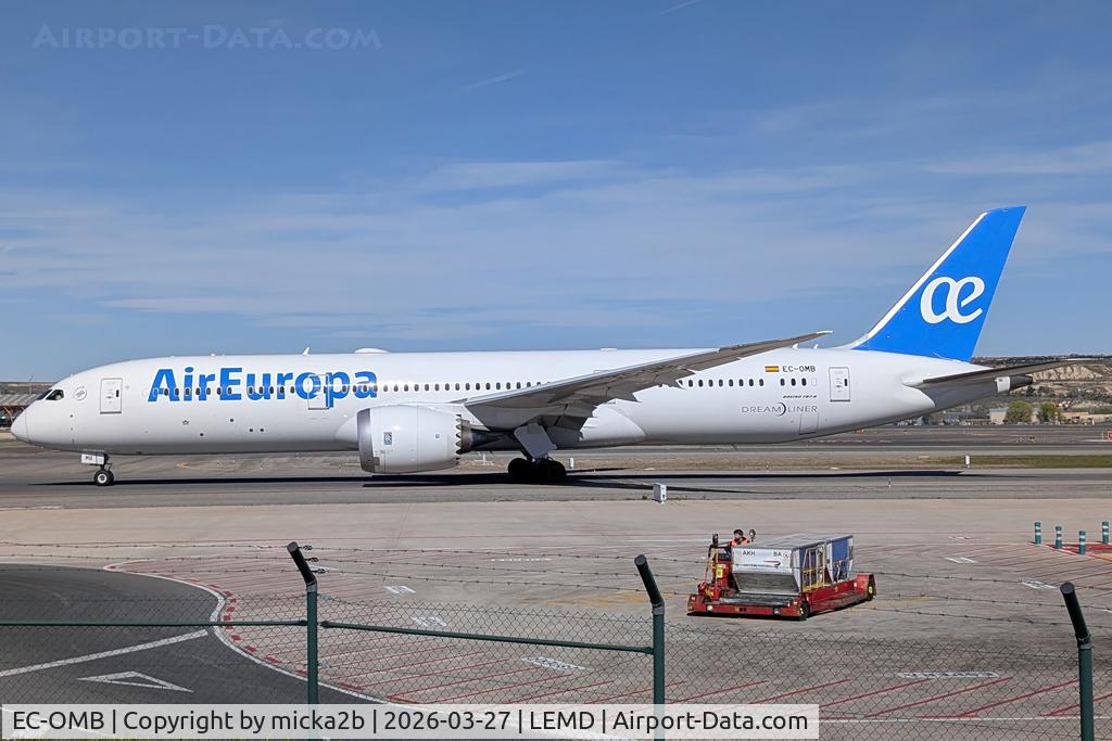 Aircraft EC-OMB, 2025 Boeing 787-9 Dreamliner Dreamliner, c/n 62522 l/n 1110, Taxiing, at LEMD, photo by micka2b