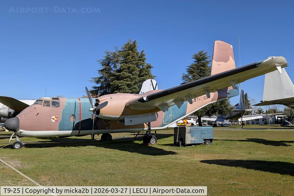 Aircraft T9-25, De Havilland Canada C-7A Caribou, c/n 53, Preserved, at LECU, photo by micka2b