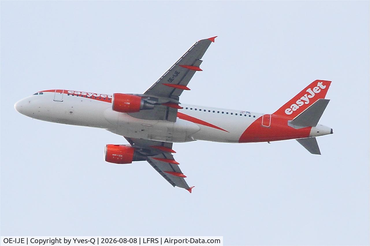 Aircraft OE-IJE, 2011 Airbus A320-214, c/n 4636, Airbus A320-214, Climbing from rwy 03, Nantes-Atlantique airport (LFRS-NTE), at LFRS, photo by Yves-Q