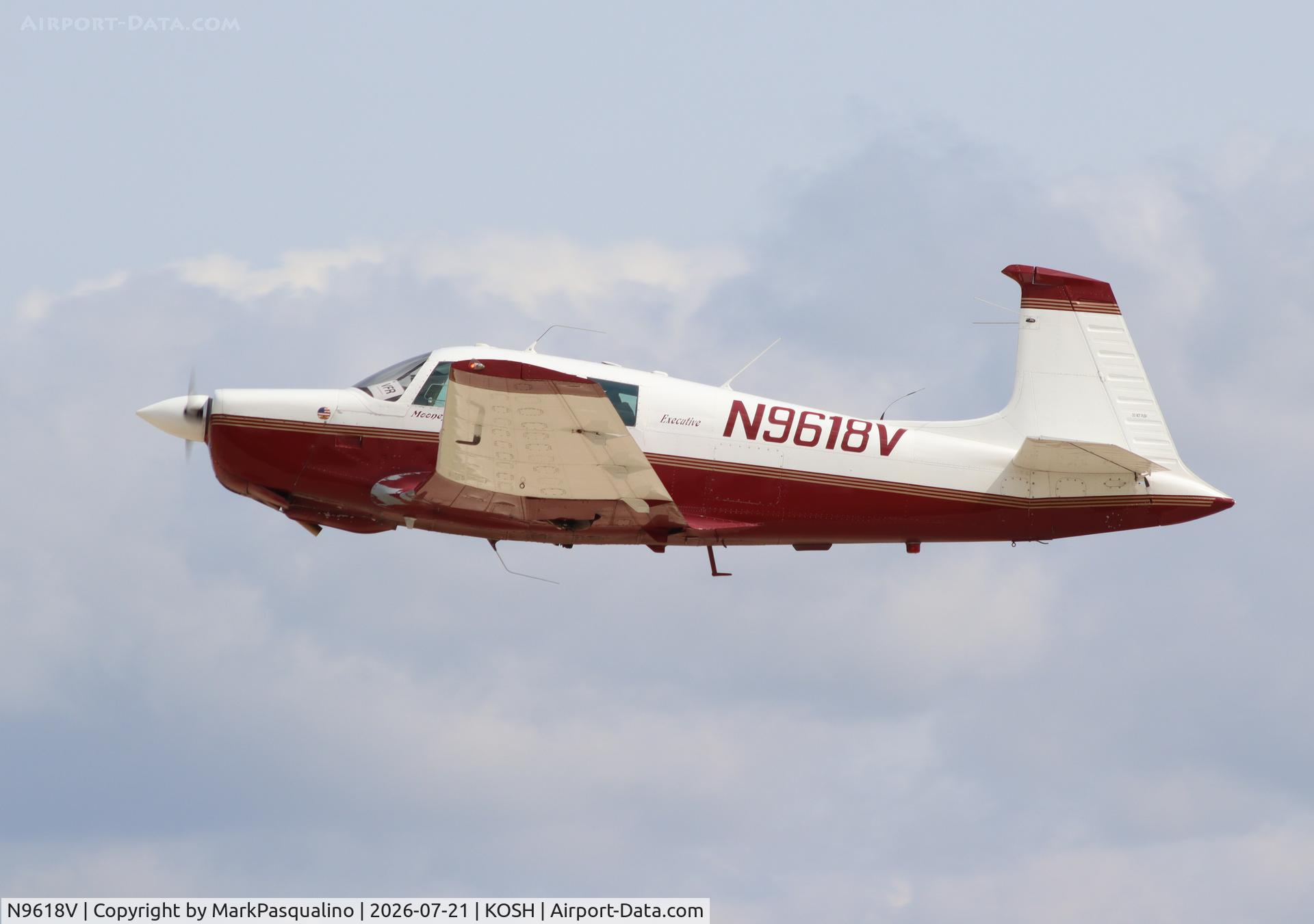 Aircraft N9618V, 1971 Aerostar M-20F Aerostar 220, c/n 22-0009, Mooney M20F (Aerostar 220), at KOSH, photo by MarkPasqualino