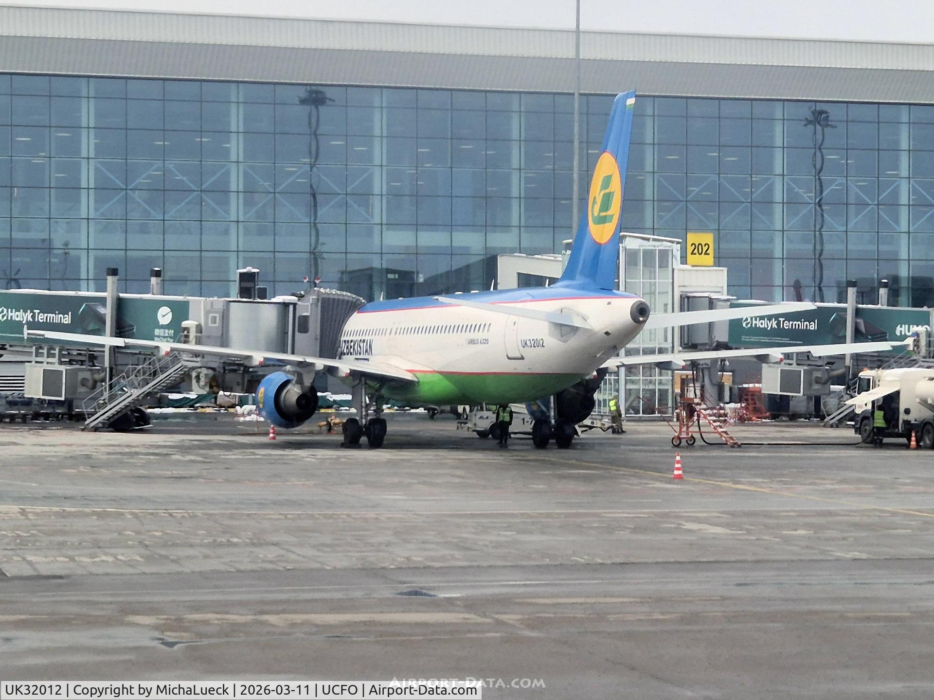 Aircraft UK32012, 2010 Airbus 320-214, c/n 4395, At Almaty, at UCFO, photo by MichaLueck