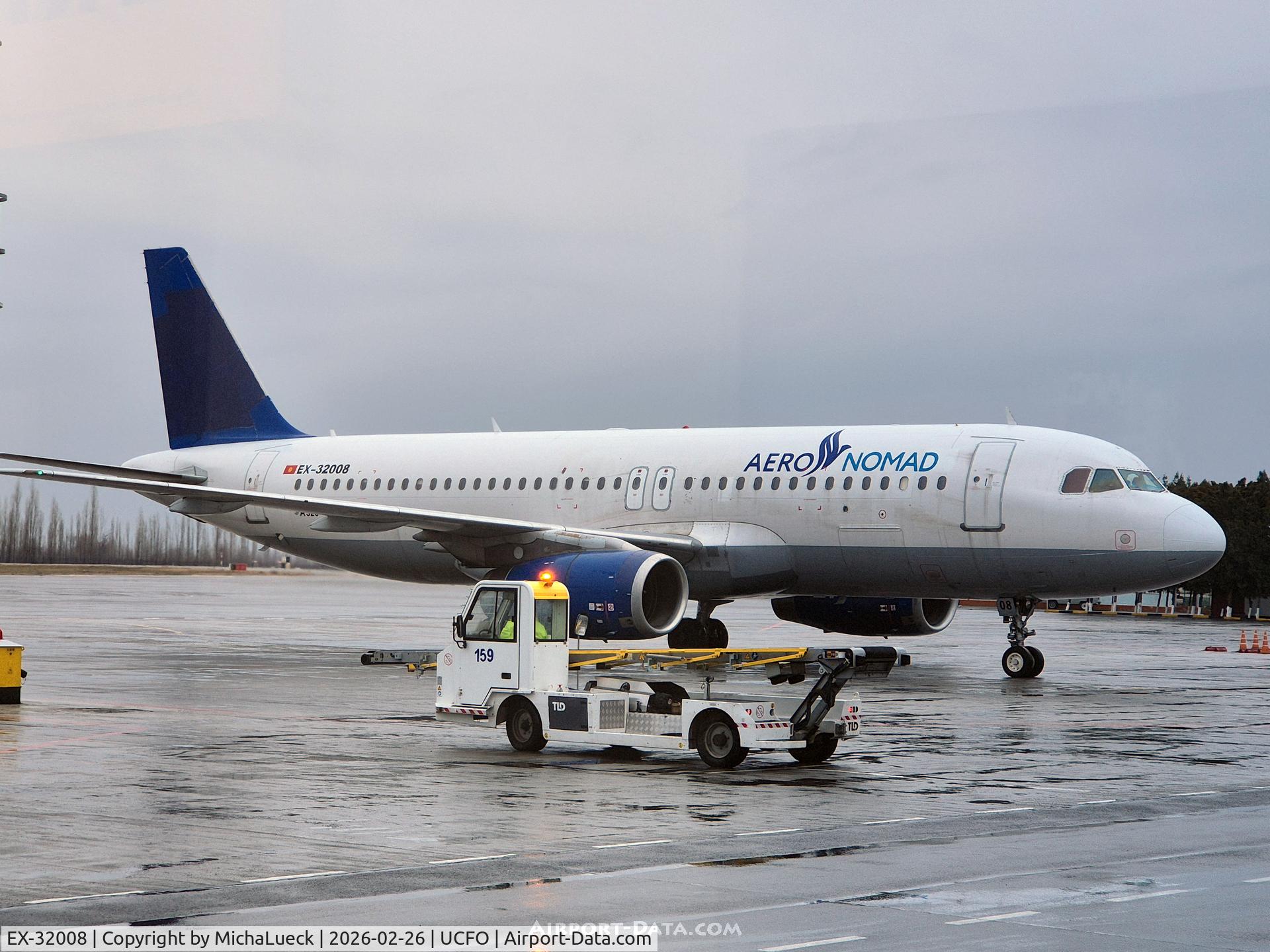 Aircraft EX-32008, 1998 Airbus 320-233, c/n 912, At Osh, at UCFO, photo by MichaLueck