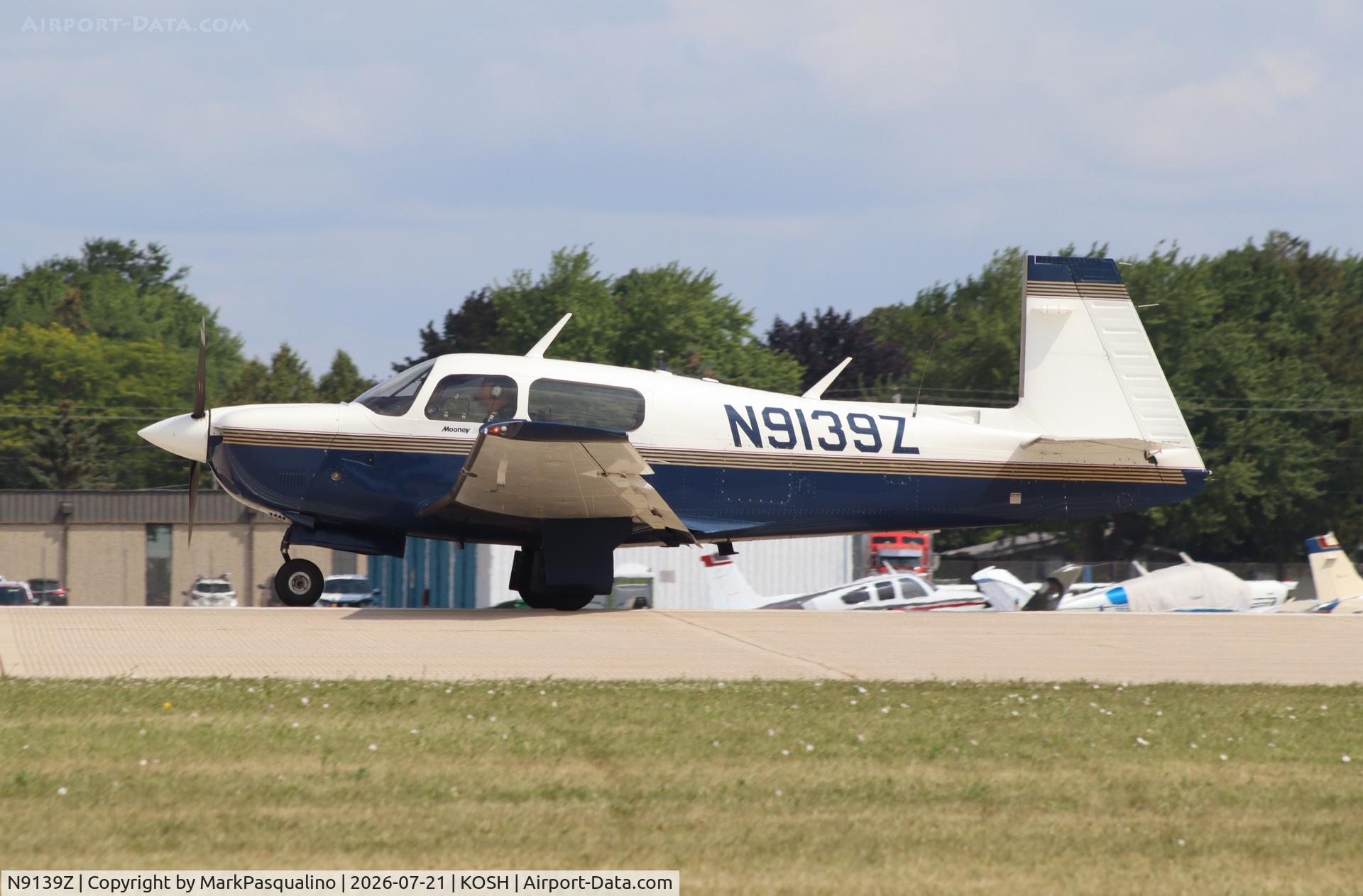 Aircraft N9139Z, 1992 Mooney M20J 201, c/n 24-3285, Mooney M20J, at KOSH, photo by MarkPasqualino