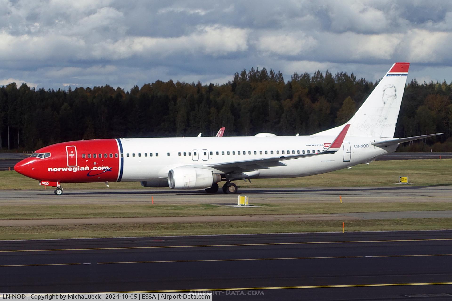 Aircraft LN-NOD, 2008 Boeing 737-8Q8, c/n 35280 l/n 2629, "Sonja Henie" arriving at Arlanda, at ESSA, photo by MichaLueck