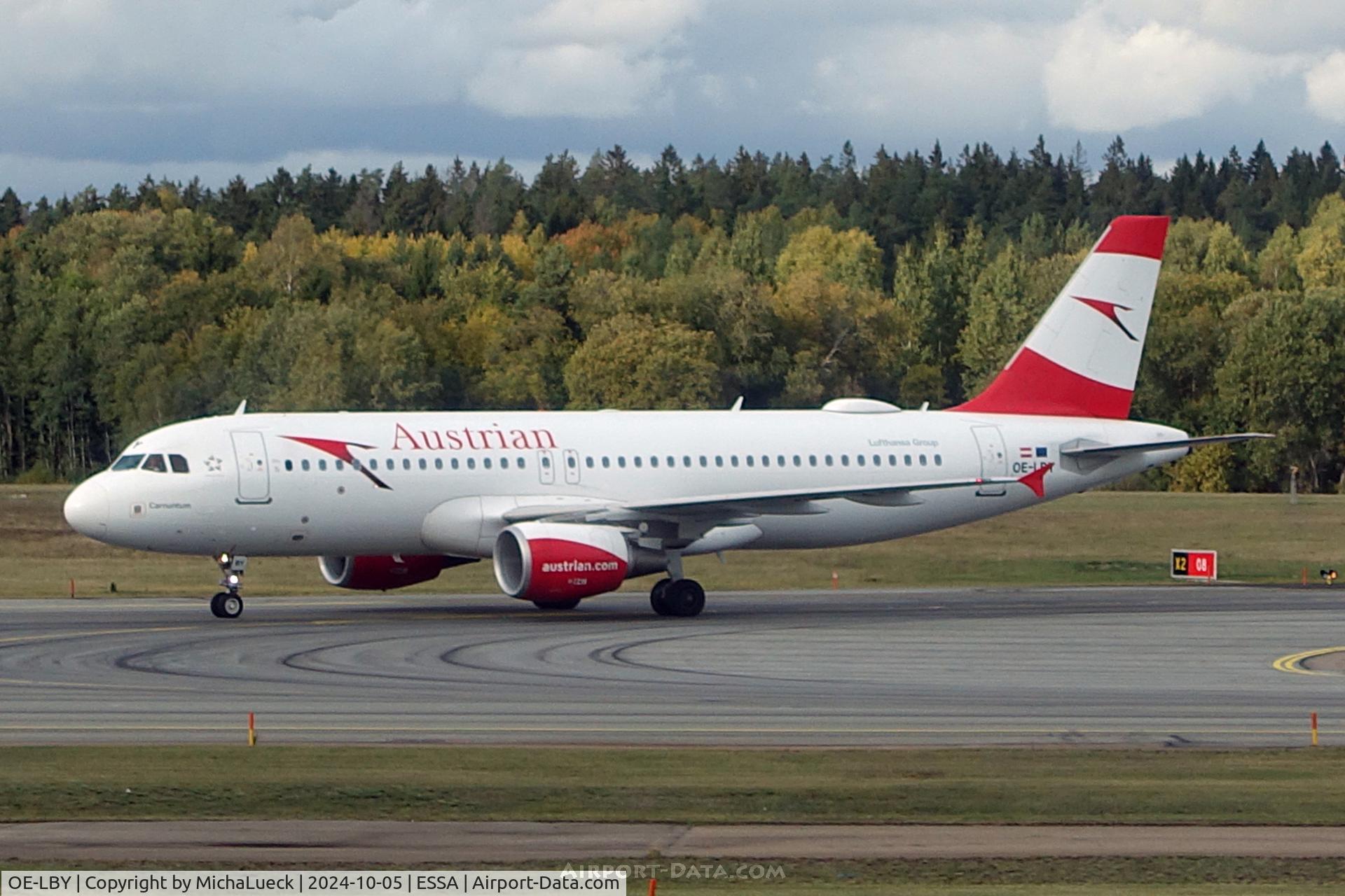 Aircraft OE-LBY, 2012 Airbus A320-214, c/n 5122, At Arlanda, at ESSA, photo by MichaLueck