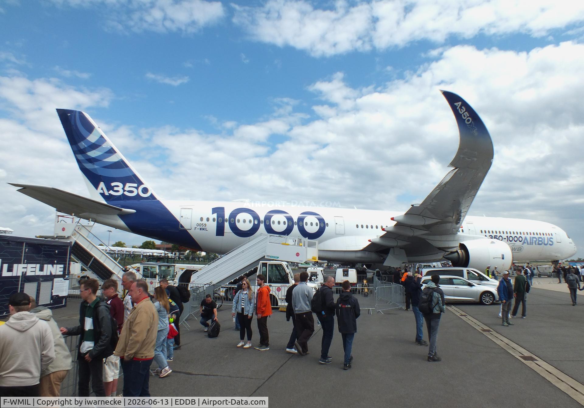 Aircraft F-WMIL, 2016 Airbus A350-1041, c/n 059, Airbus A350-1041 'Flight Lab' demonstrator at ILA 2026, Berlin, at EDDB, photo by iwarnecke