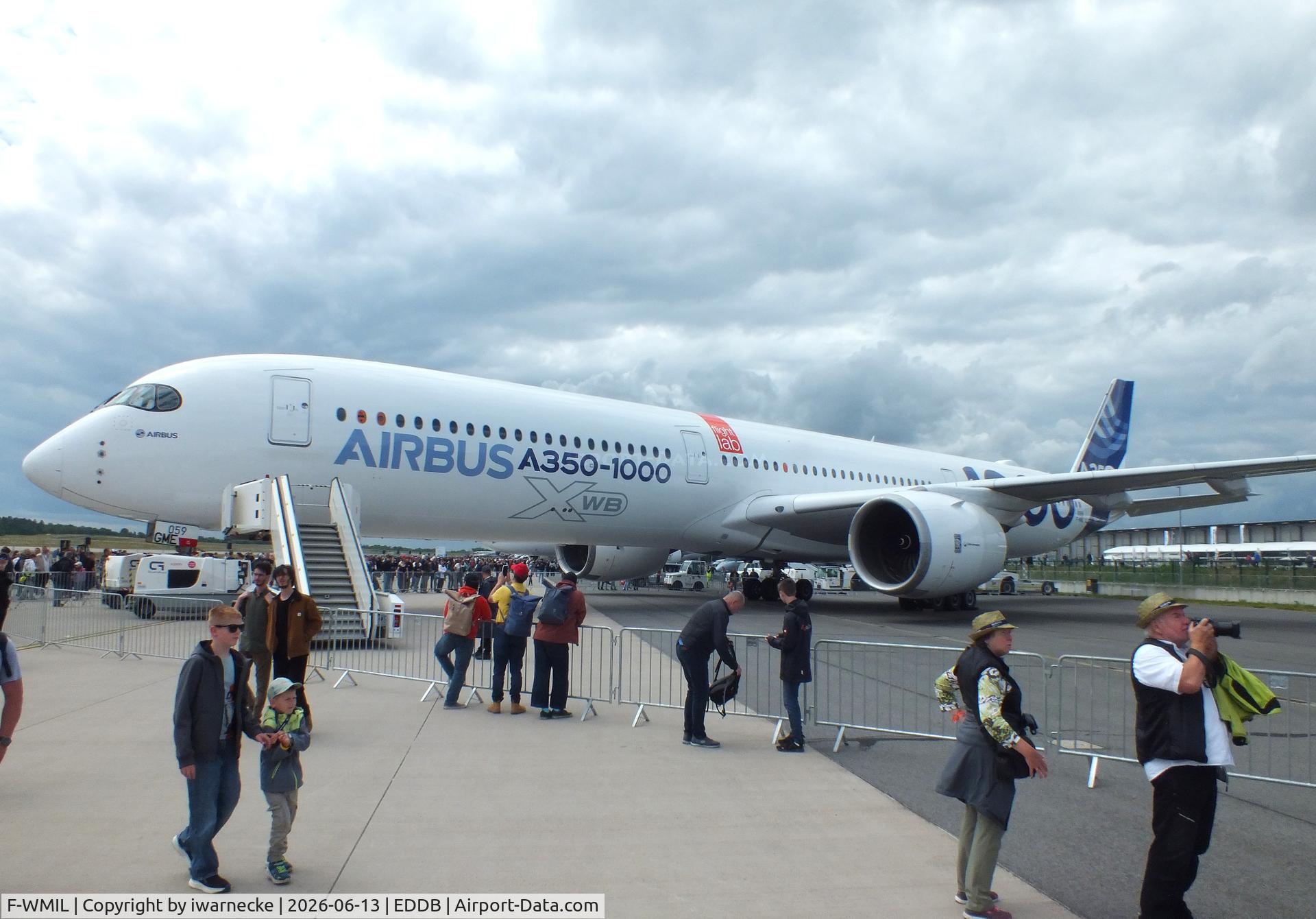 Aircraft F-WMIL, 2016 Airbus A350-1041, c/n 059, Airbus A350-1041 'Flight Lab' demonstrator at ILA 2026, Berlin, at EDDB, photo by iwarnecke